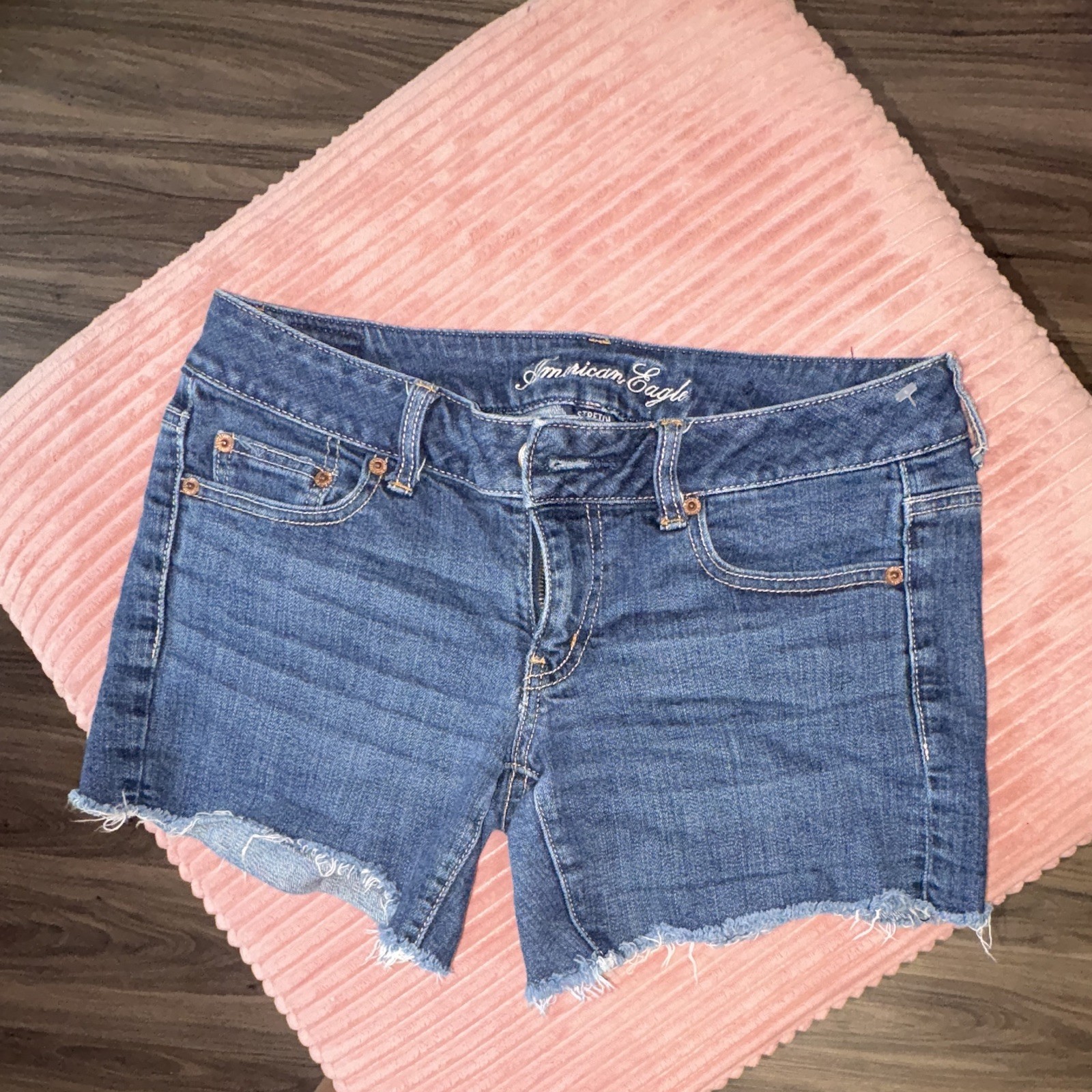 American Eagle Women’s Blue Denim Cut Off Shorts Stretch 5-Pocket Size 6