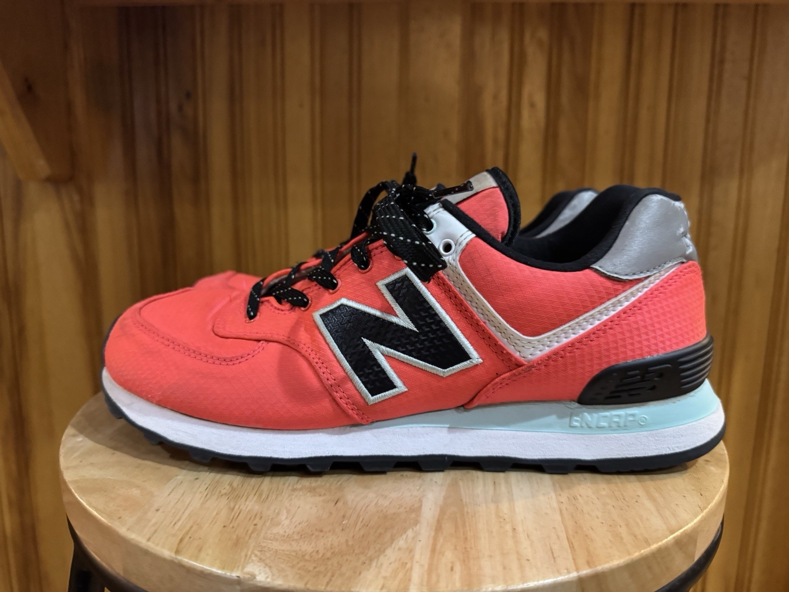 New Balance 574 Vivid Coral Pink / White Mint Running Shoes Women’s (9) WL574WR2