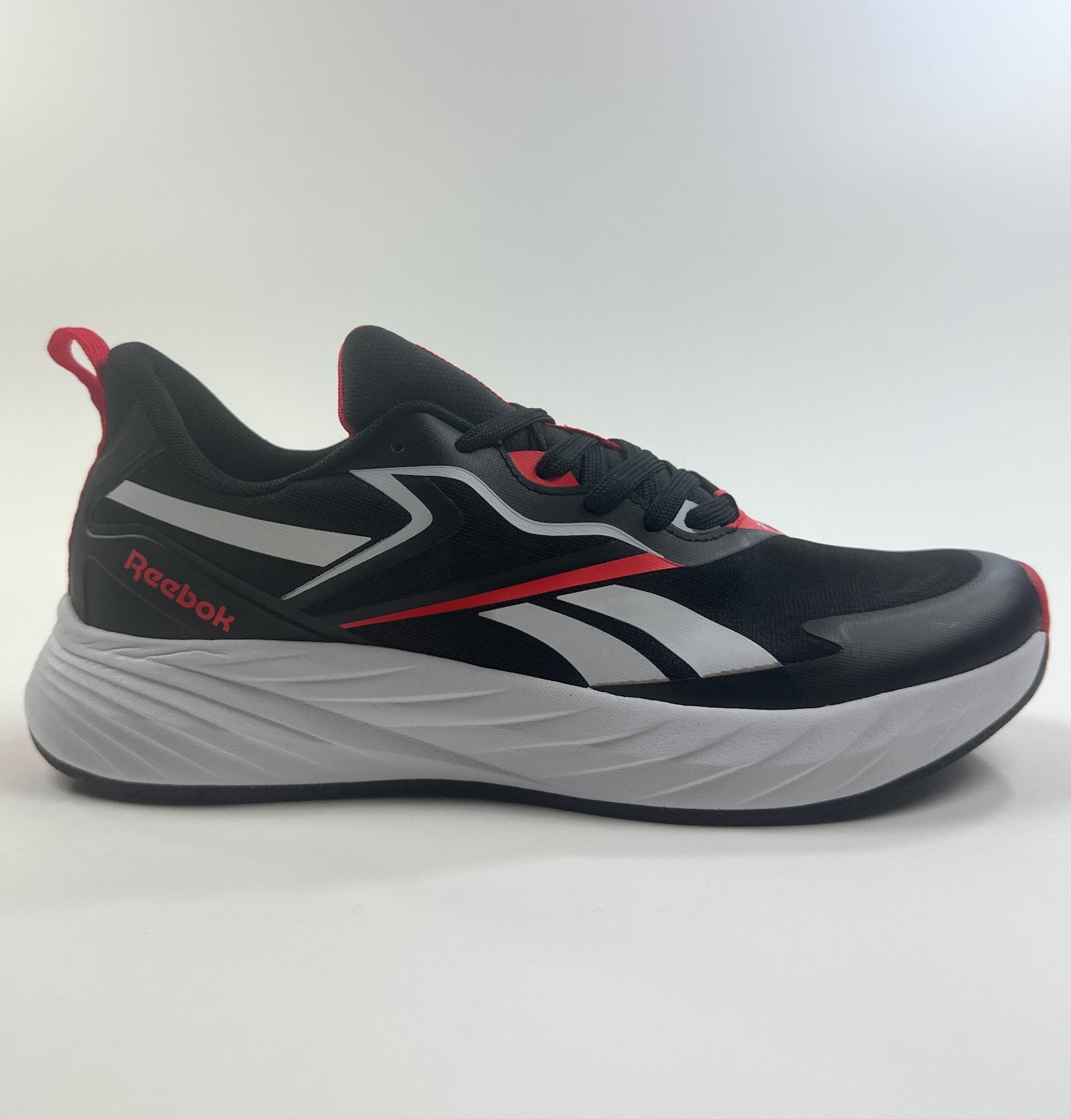 Reebok Mens Size 9.5 Black Red White Shoes Athletic Training Running 30283MBRW