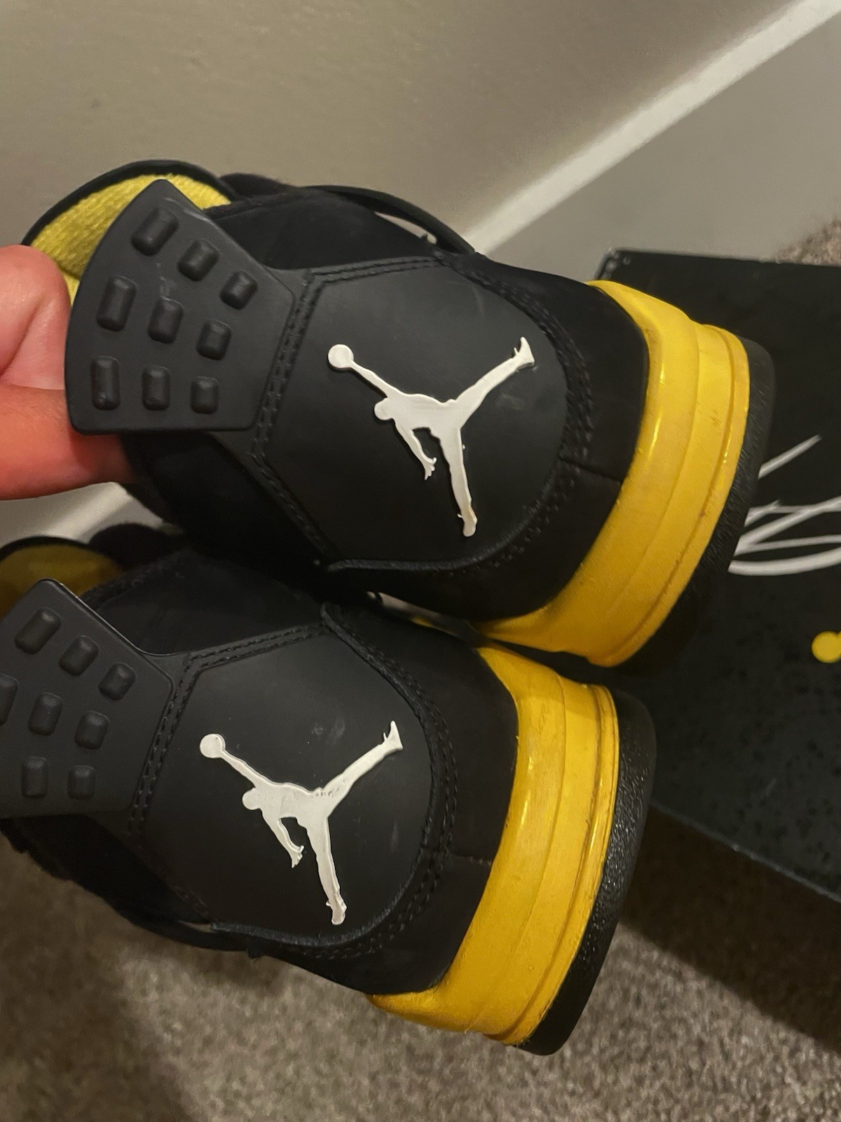 Size 8 – Jordan 4 Retro Mid Thunder