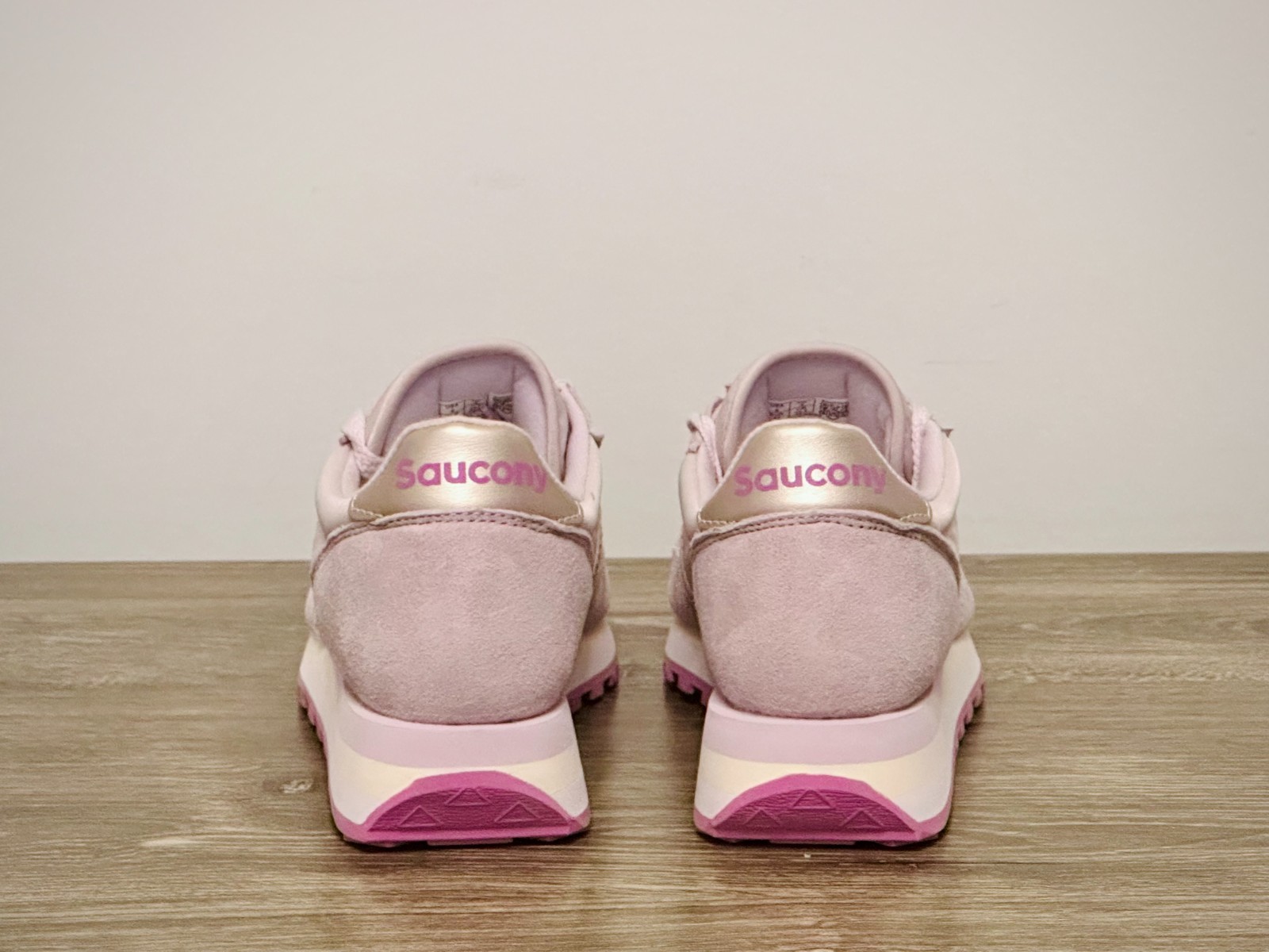 Size 6 Women’s – Saucony Jazz Triple (Orchid | Metallic) w/ Extra Laces