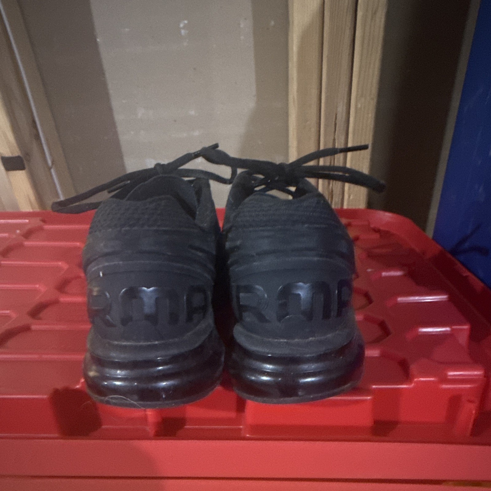 Nike Air Max 2013 Triple Black Men’s Low Top Lace Up Mesh Sneakers FZ3156-010