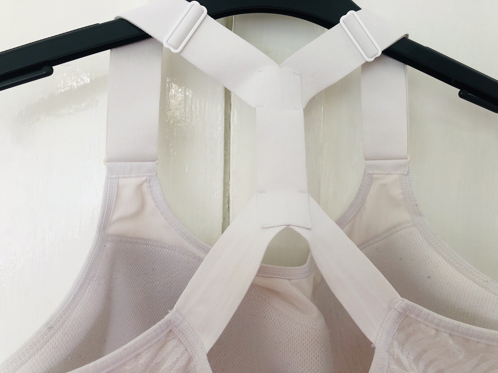 VICTORIA SECRETS SPORTS BRA 34DDD max support white