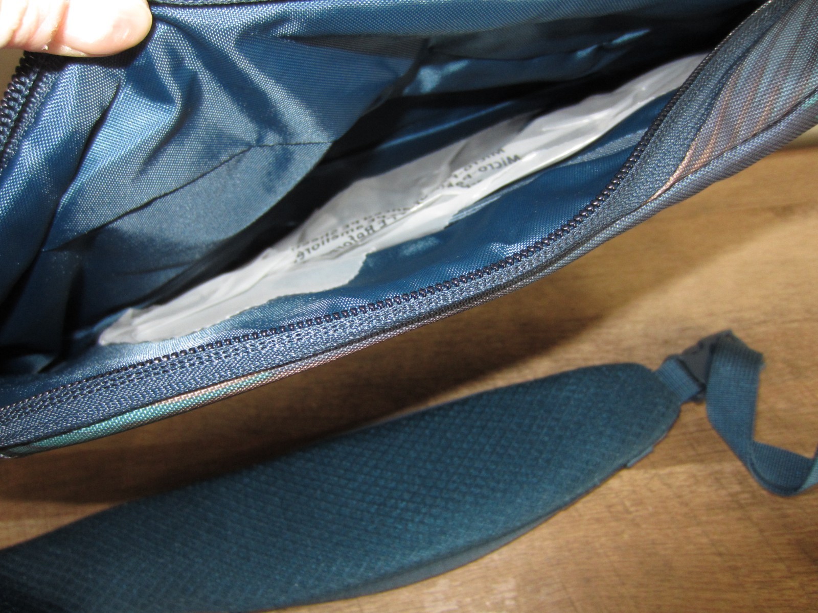 NWT Patagonia Atom 8L Slingback Aurora Tidepool Recycled Nylon Mens Womens HTF