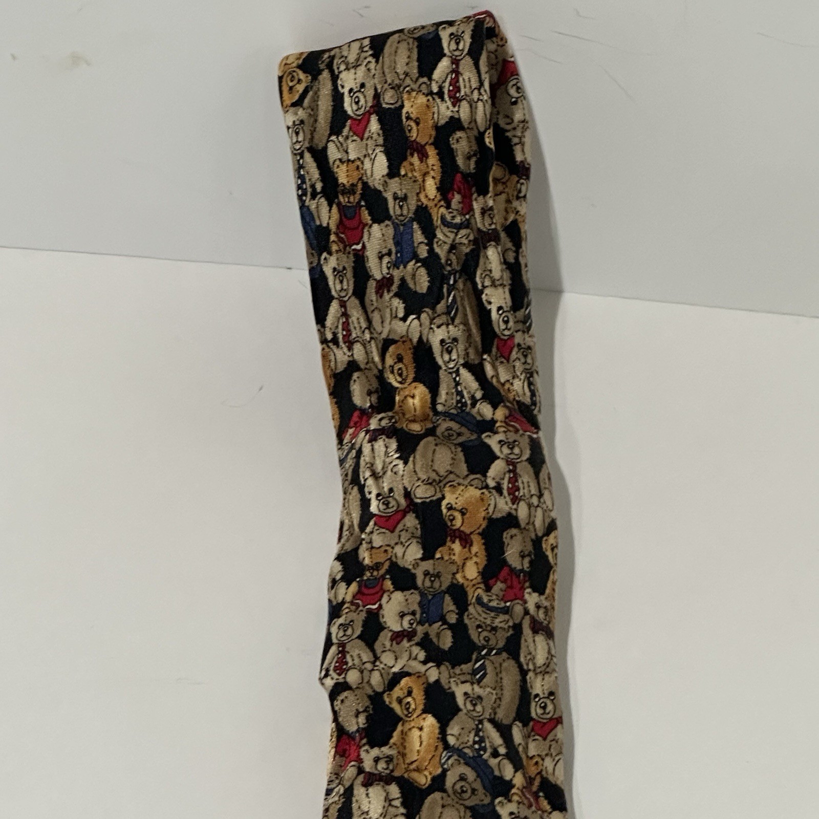 Museum Artifacts Tie Necktie Teddy Bear 100 Year Anniv. 2002 Approx. 59″ x 3.75″