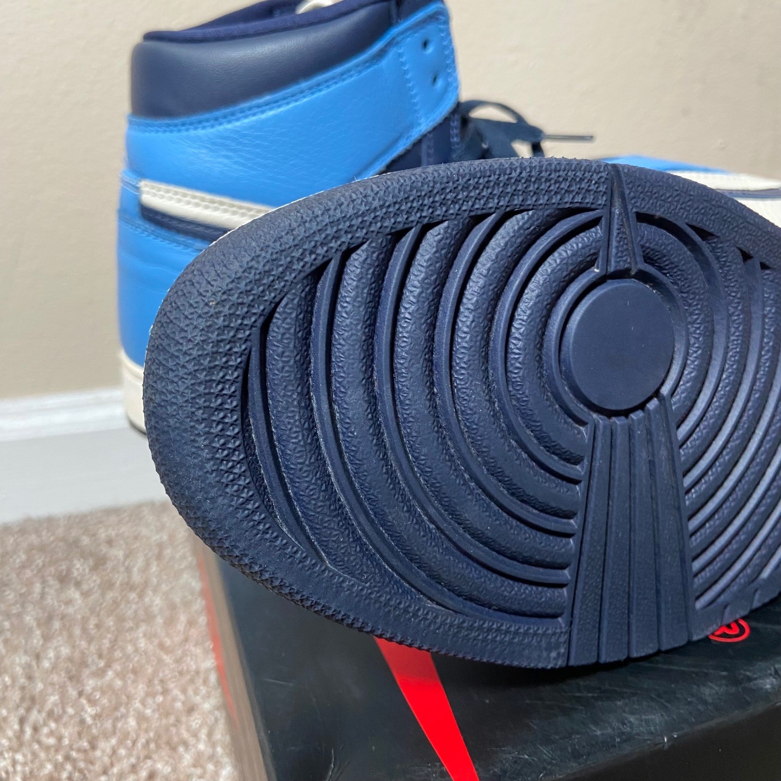 Jordan 1 Retro High OG Obsidian 2019 Men Size 10.5 Used with Box 555088-140