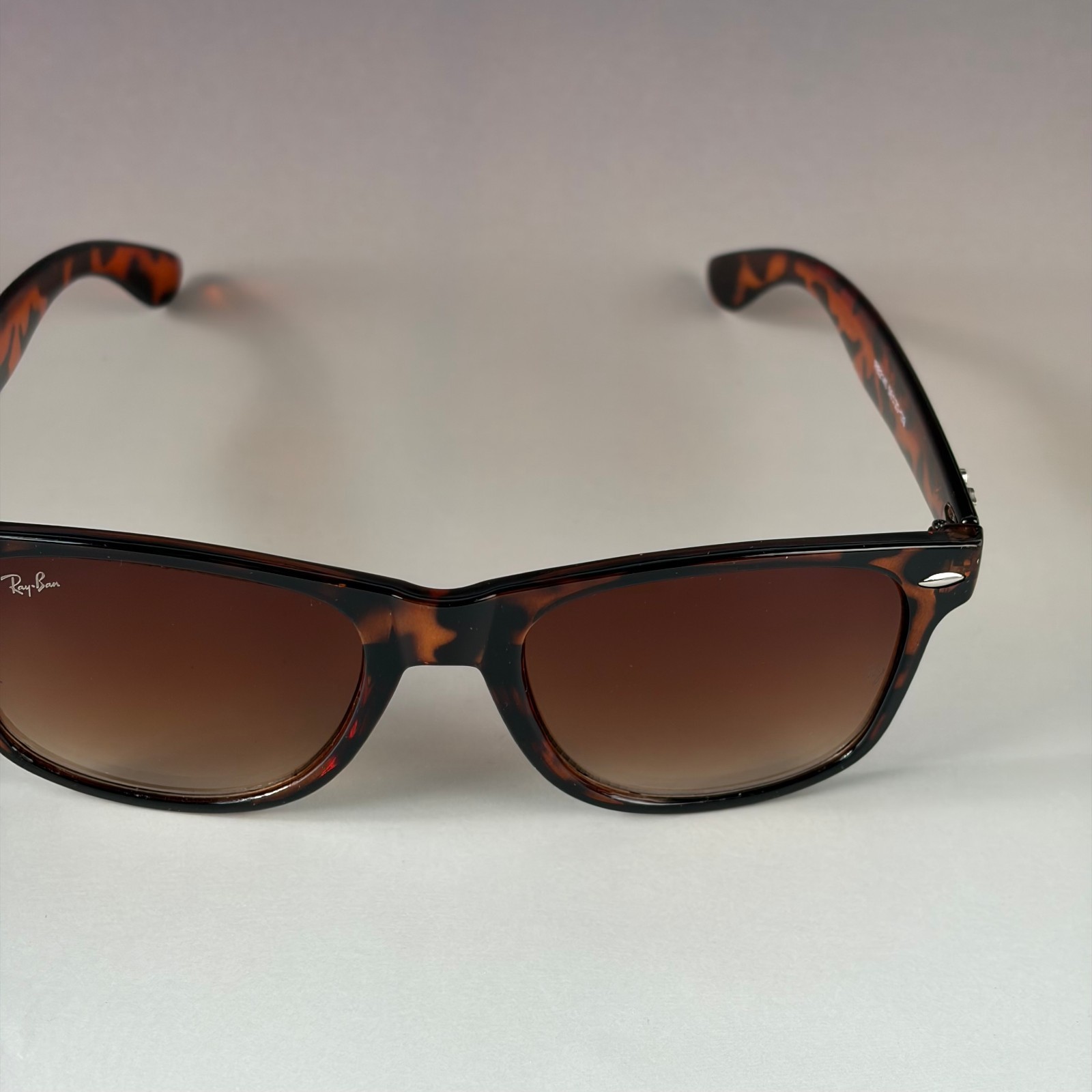 New In Box – Ray-Ban Wayfarer RB2140 Tortoise Frame Brown Lens UV Protection