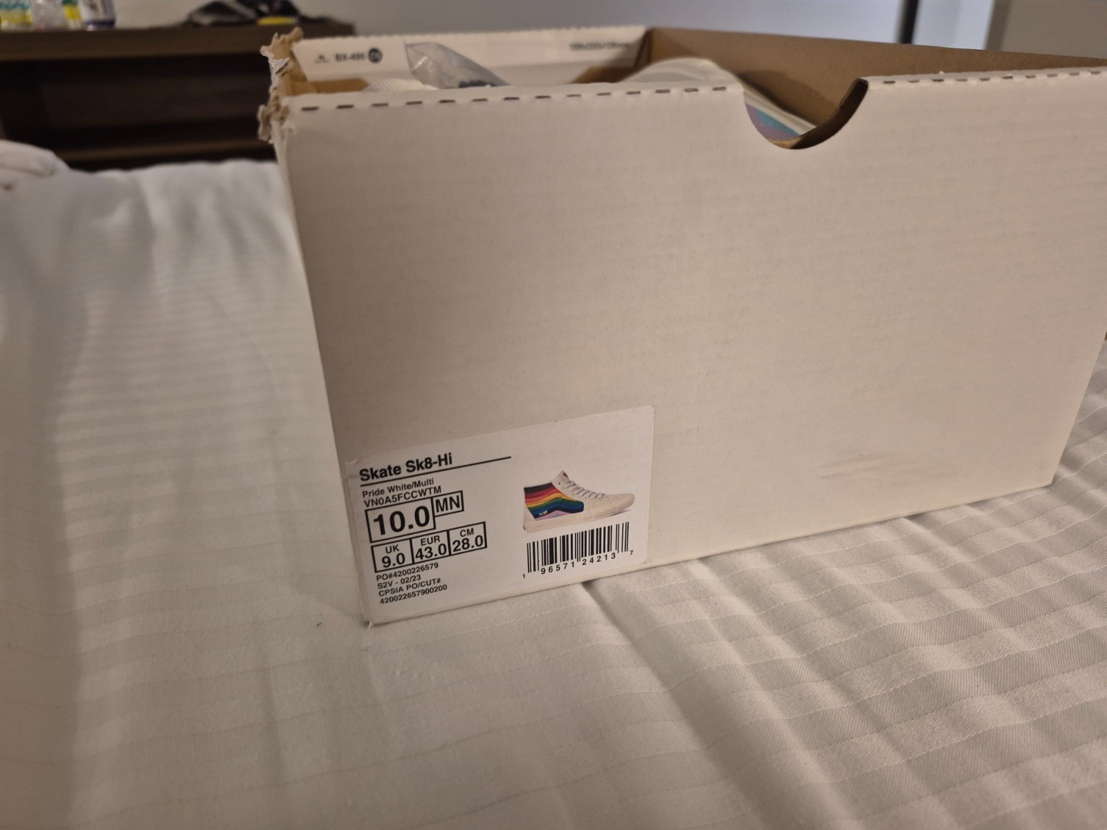 vans size 10 sk8-hi pride white multi vn0a5fccwtm