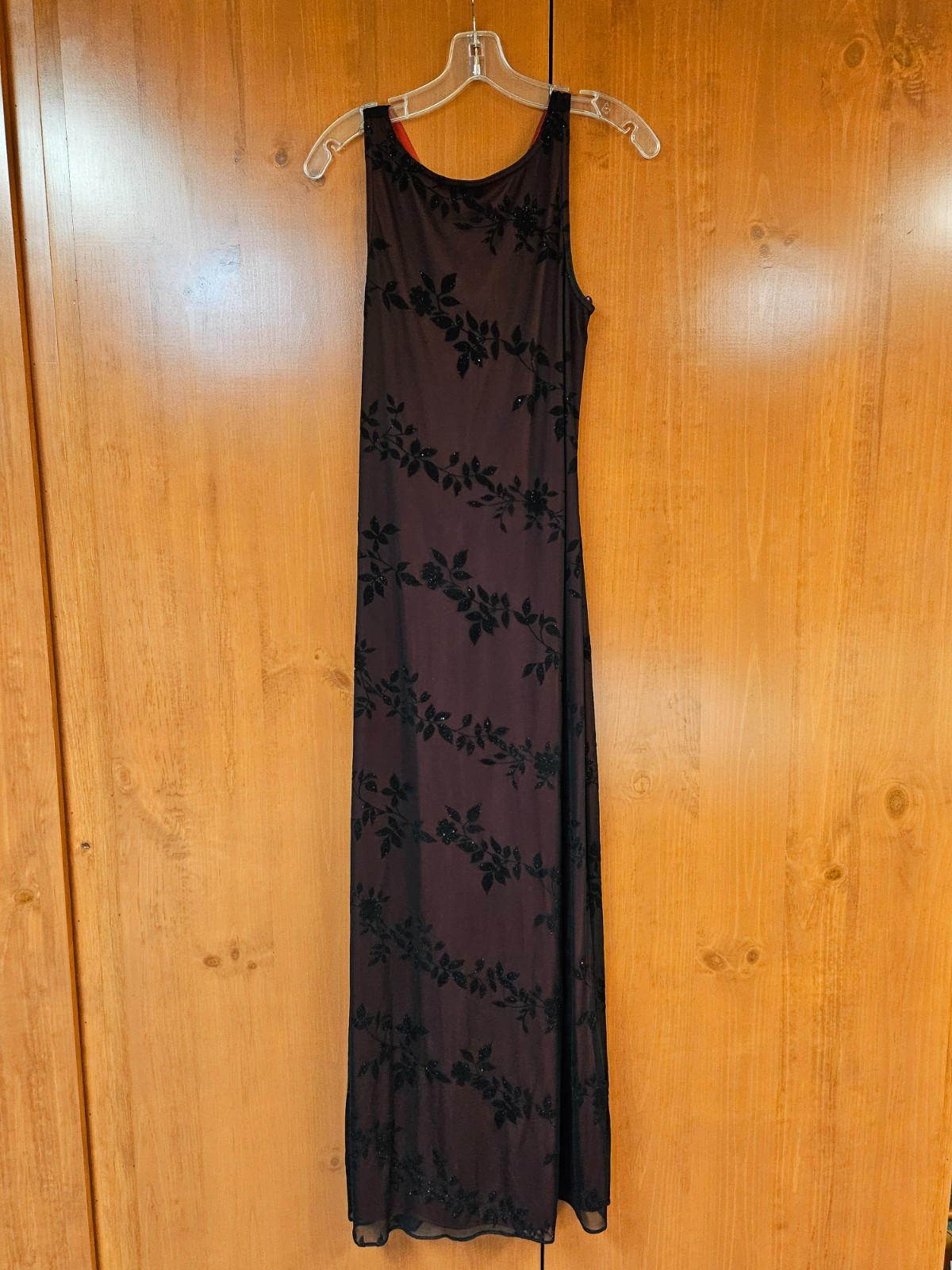 Vebon Girls Nites Women’s red/black velvet accent Evening dress, Size 8