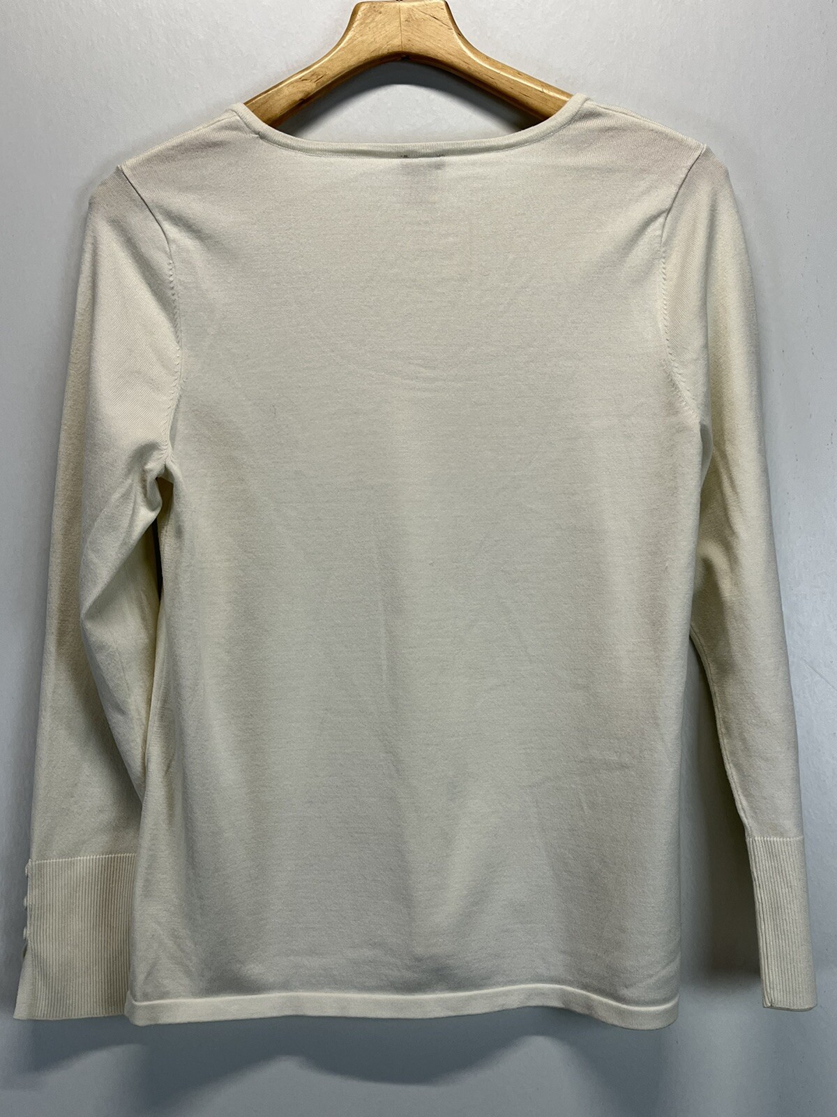 Chicos Knit Sweater Sz 2 US Large Womens Ivory Fabric Wrist Buttons Winter White