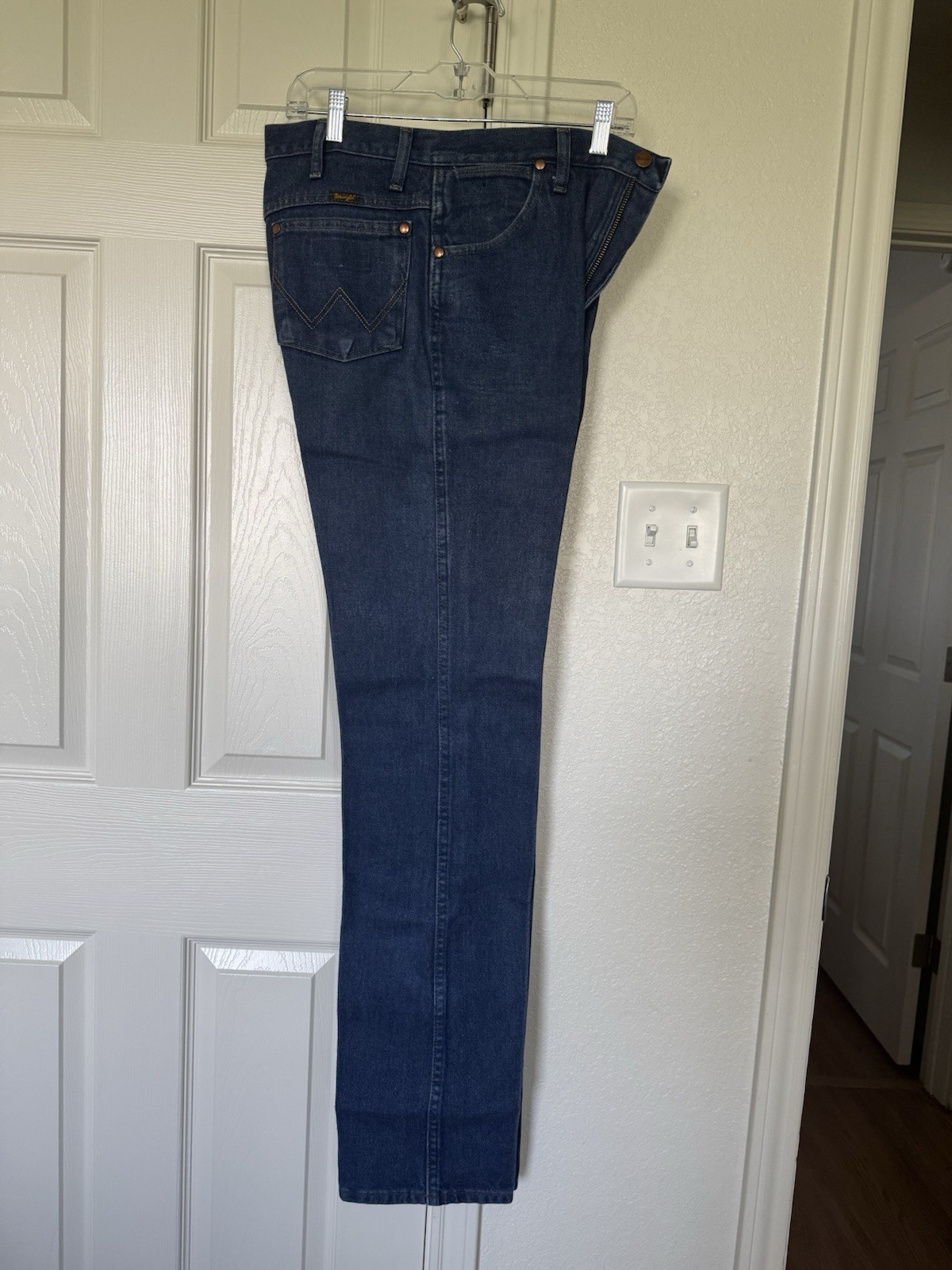 Wrangler Cowboy Cut Men’s Blue Medium Wash Denim Slim Straight Jeans 5-Pocket