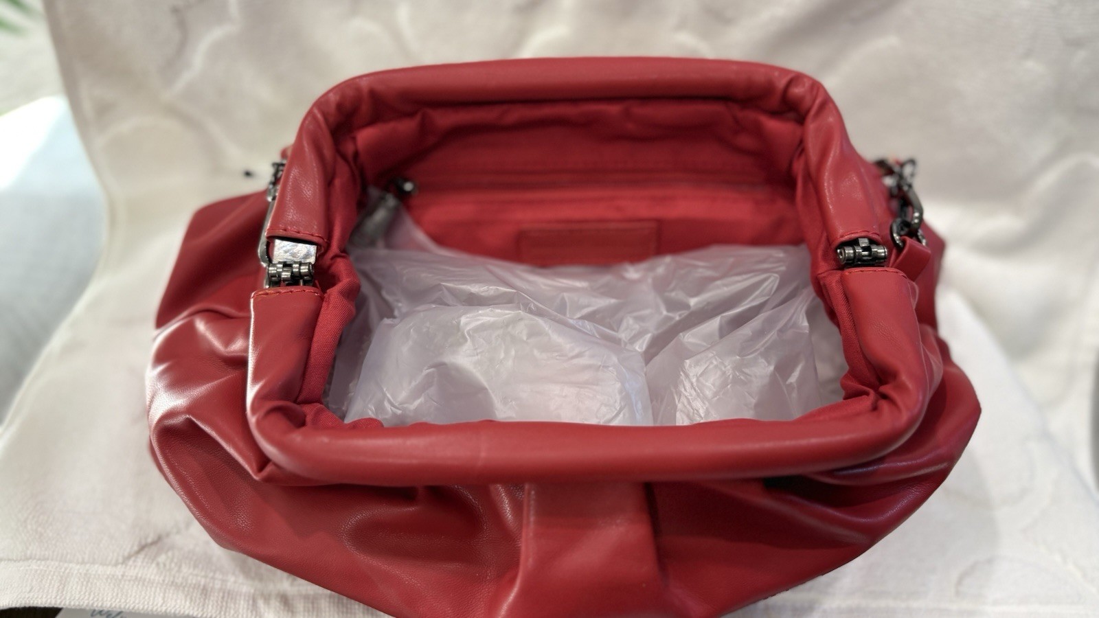 Red Small Clutch Purse w/ Detachable Chain Shoulder Strap, Magnetic, Lined