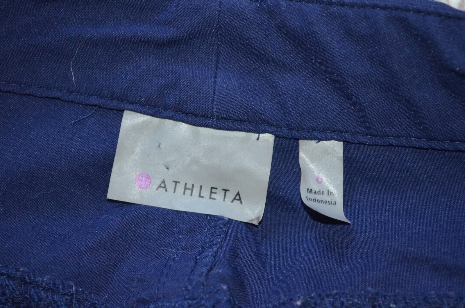 Athleta Blue 95% Nylon/5% Spandex Zip Pocket Bermuda Shorts Size 6