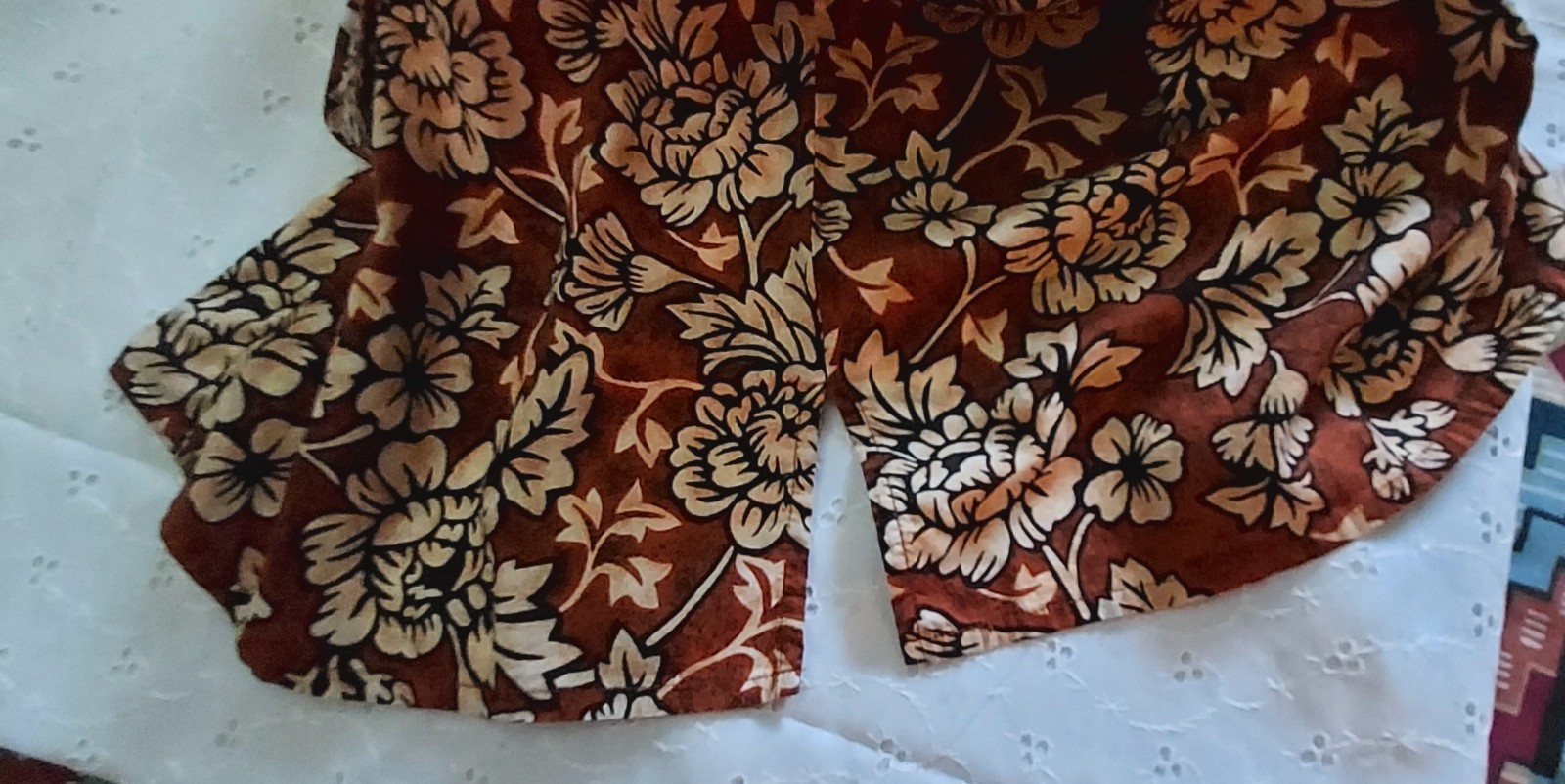 VTG: White Stag Ladies Sleeveless Blouse w/collar Size L, Cotton, Earthy Floral