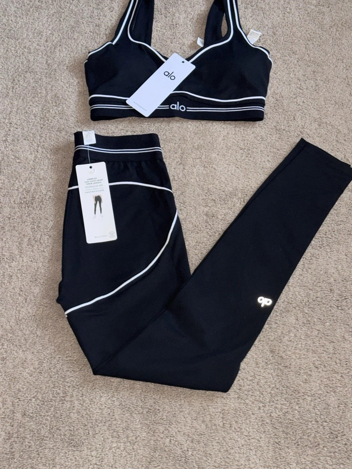 Alo Airbrushed Heart throb Set Leggings & Bra Brand New With Tags Size Medium M