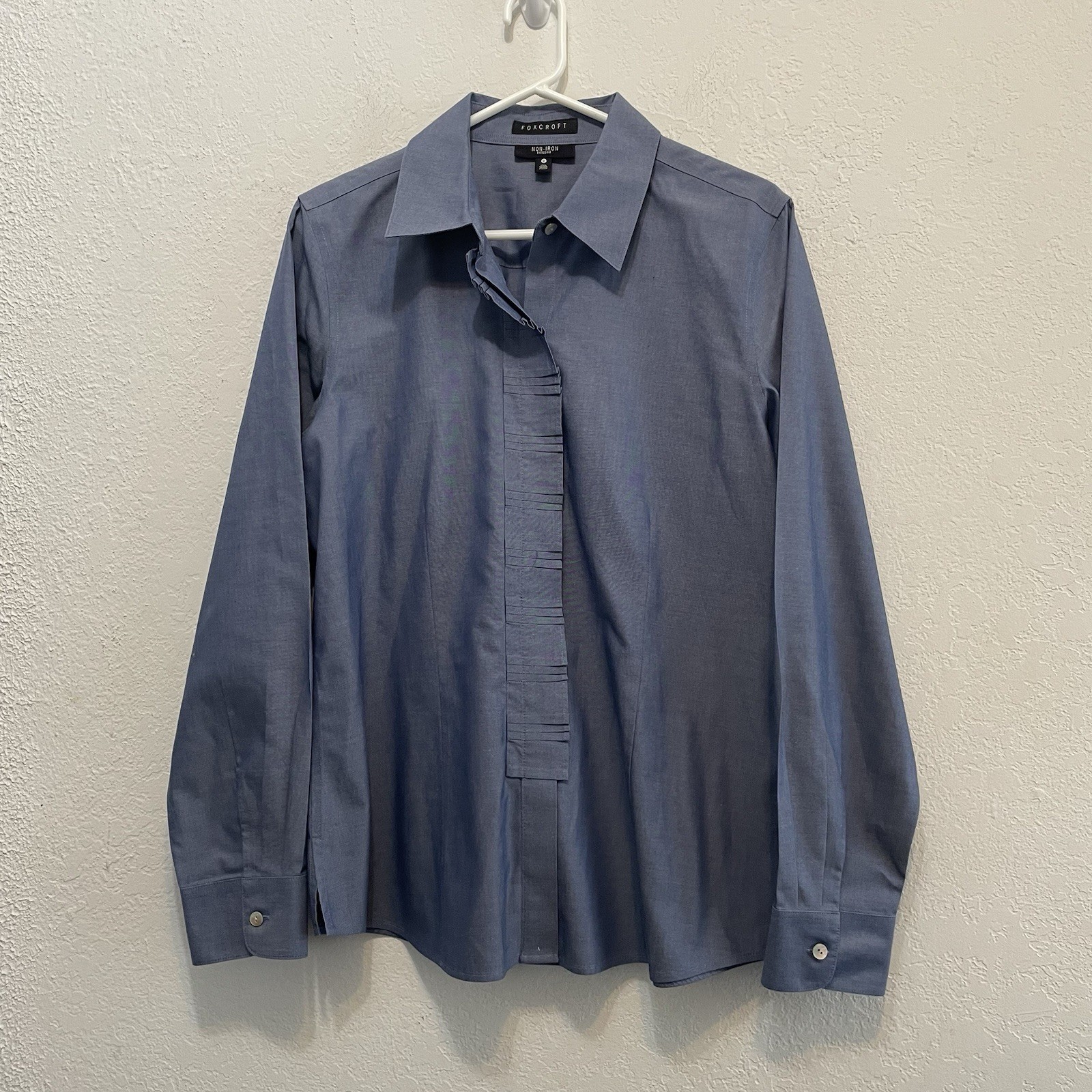 Foxcroft Non Iron Fitted Ruffle Shirt Woman’s 12 Blue Chambray