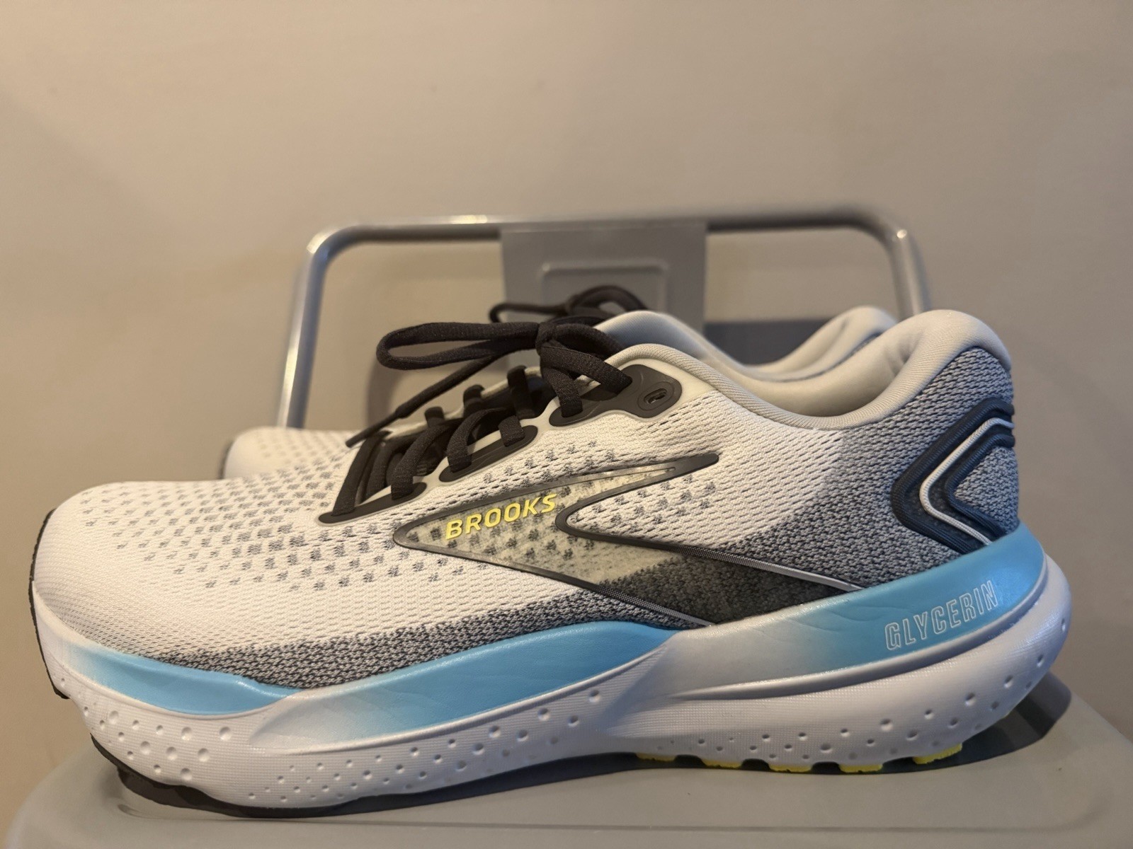Size 10 – Brooks Glycerin 21 Coconut Forged Iron