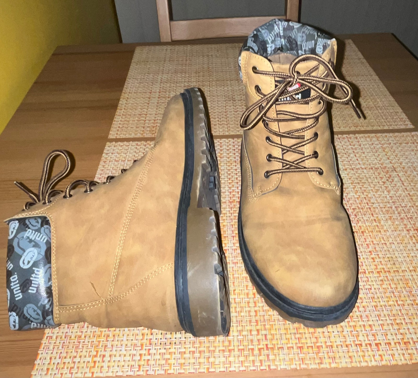 Ecko UNLTD Sz 8.5 Men’s Beige Classic Boots Trent -07M
