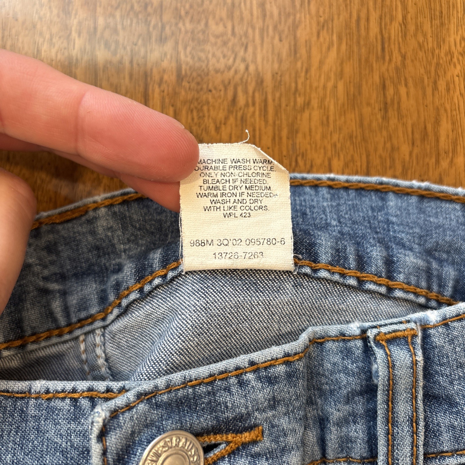 2002 Levi’s Stretch Jeans Women’s 10M Blue Medium Wash (30Wx29L)