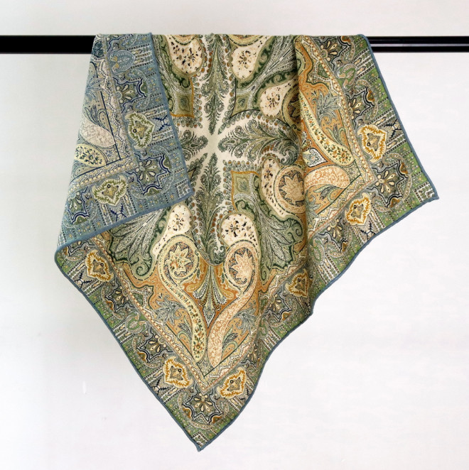 70% Cashmere 30% Silk Neckerchief Shawl Bandana Scarf 26” cashew Print Wrap new