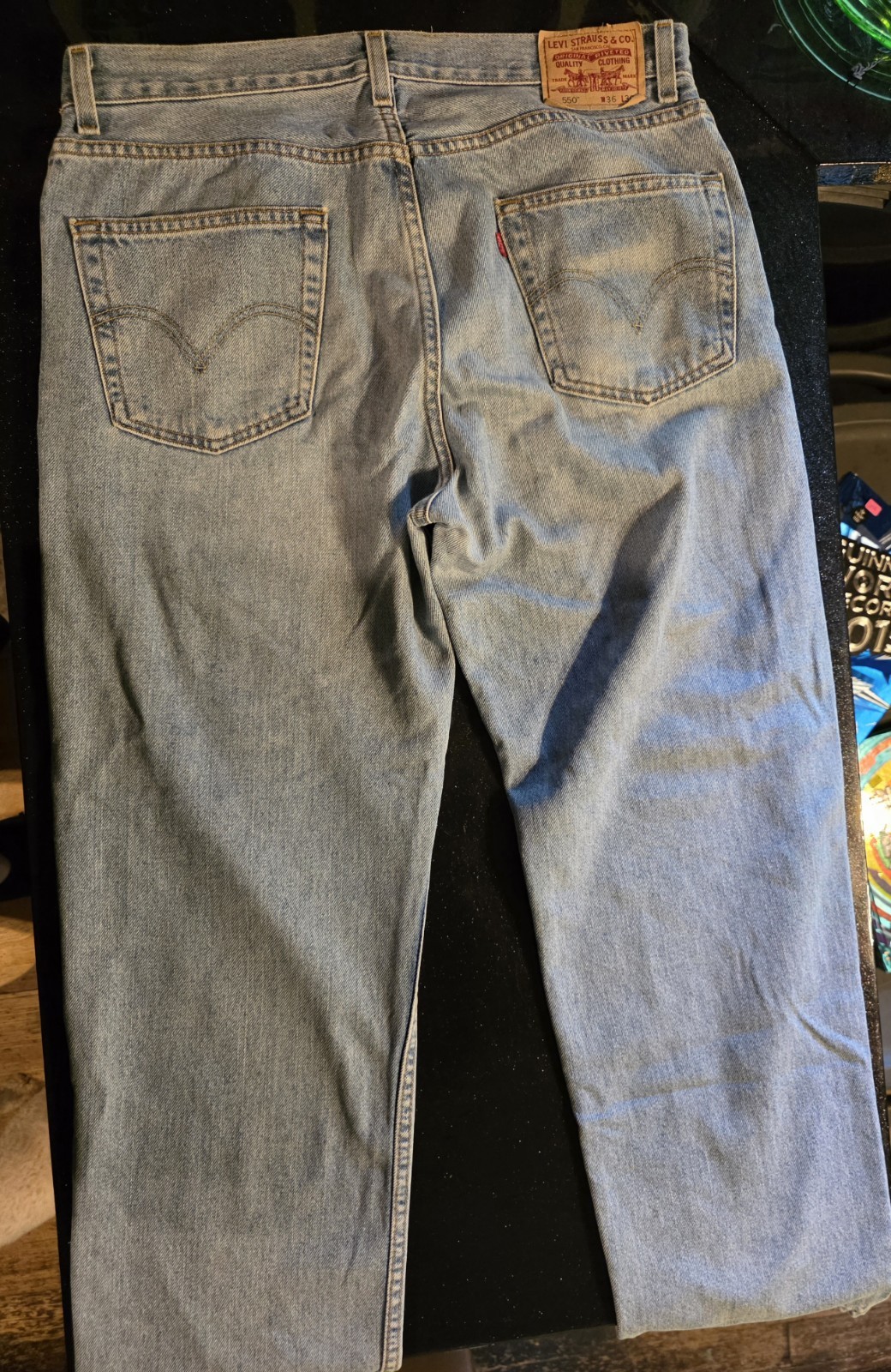 Levi’s Relaxed Straight Blue Denim Jeans Mid Rise 5-Pocket Logo Light Wash
