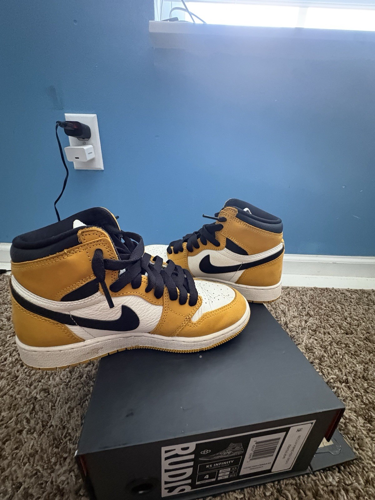 Jordan Air Jordan 1 Mid Top Unisex Kids Yellow White Black Leather US 3.5