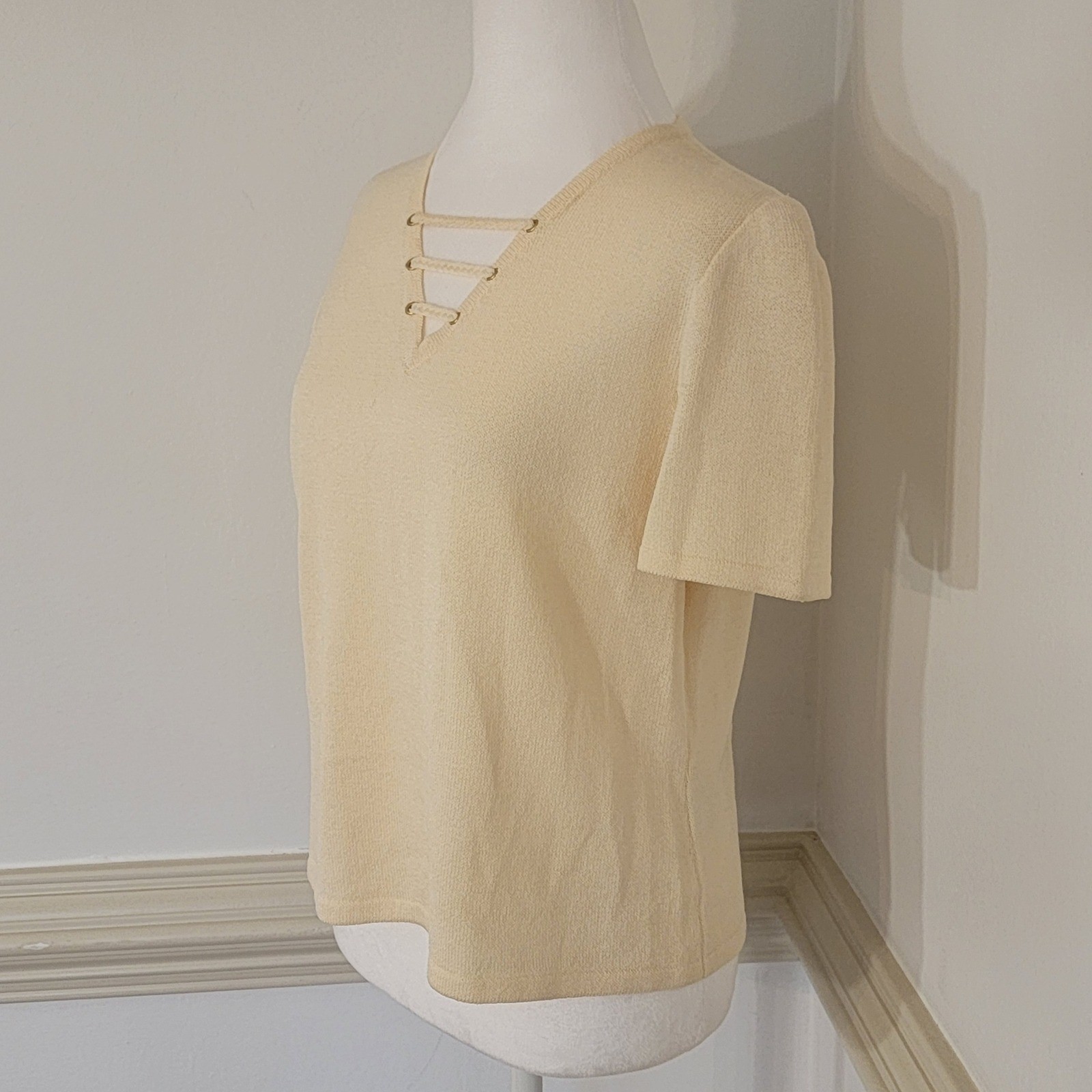 Vintage St. John Sport Knit Sweater Top Cream Lace-Up Short Sleeve Women’s Small