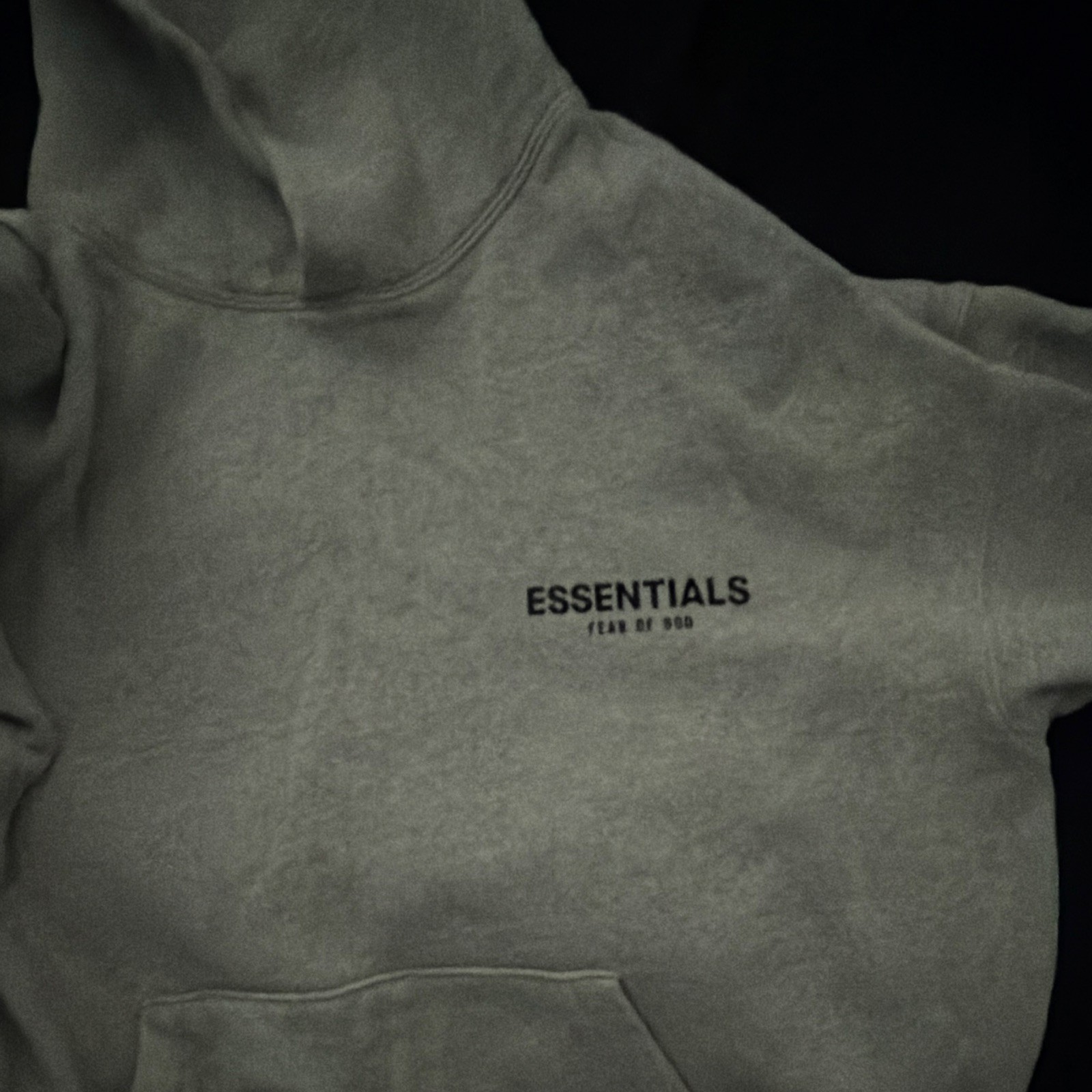 Essentials Fear of God Men’s M White Pullover Hoodie Logo Regular Fit