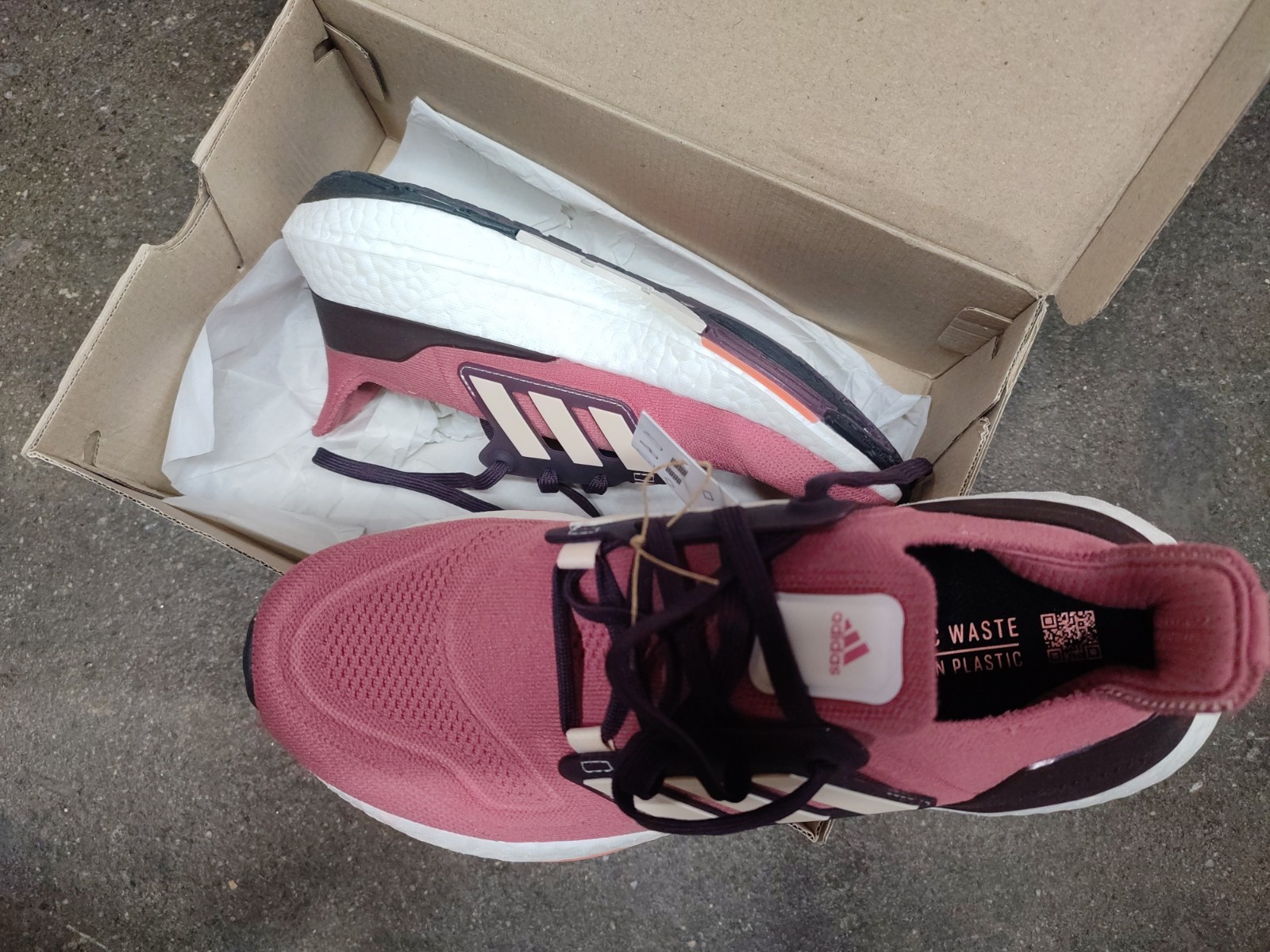 Adidas UltraBoost 22 Wonder Red/Maroon Womens Running Shoes GX6670 Size 8.5