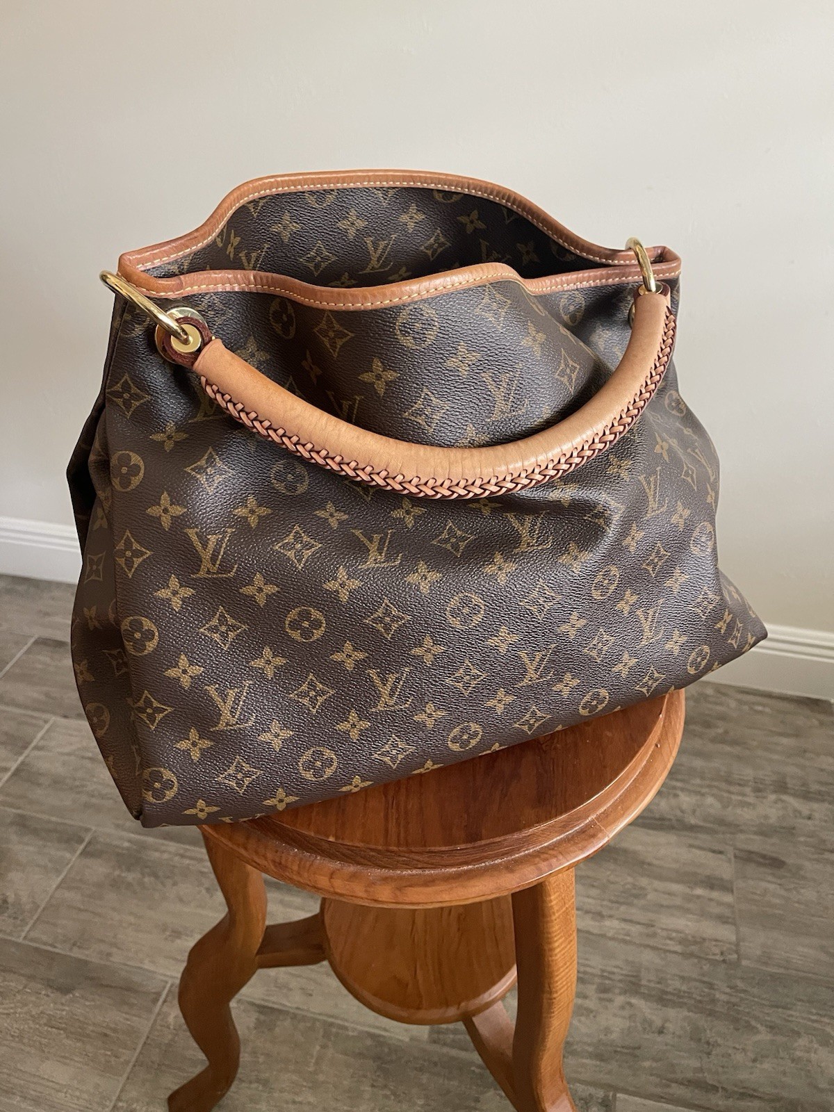 Louis Vuitton Artsy MM