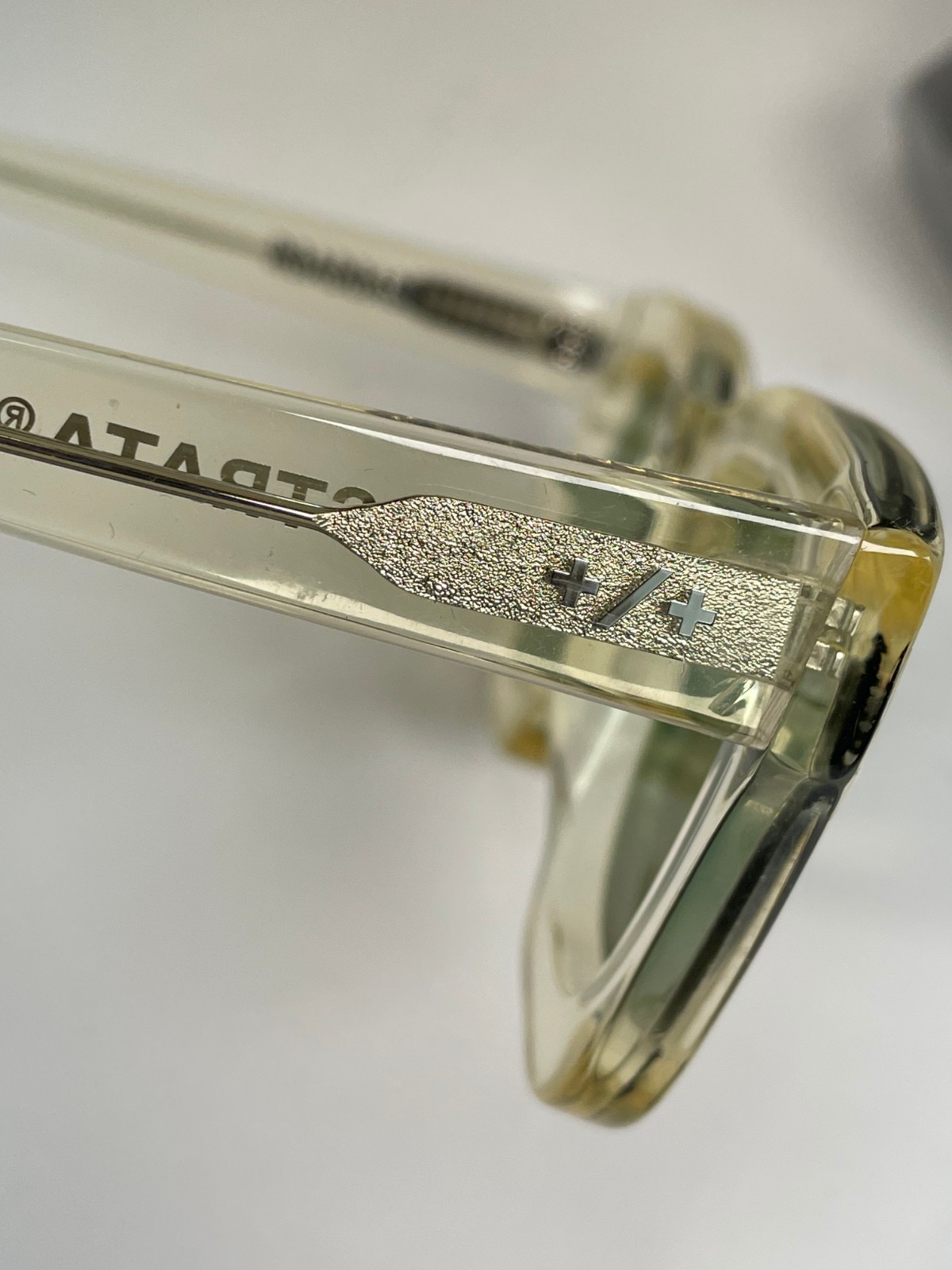 Strata Roadcase Clear Champagne Sunglasses Bottle Green Lenses