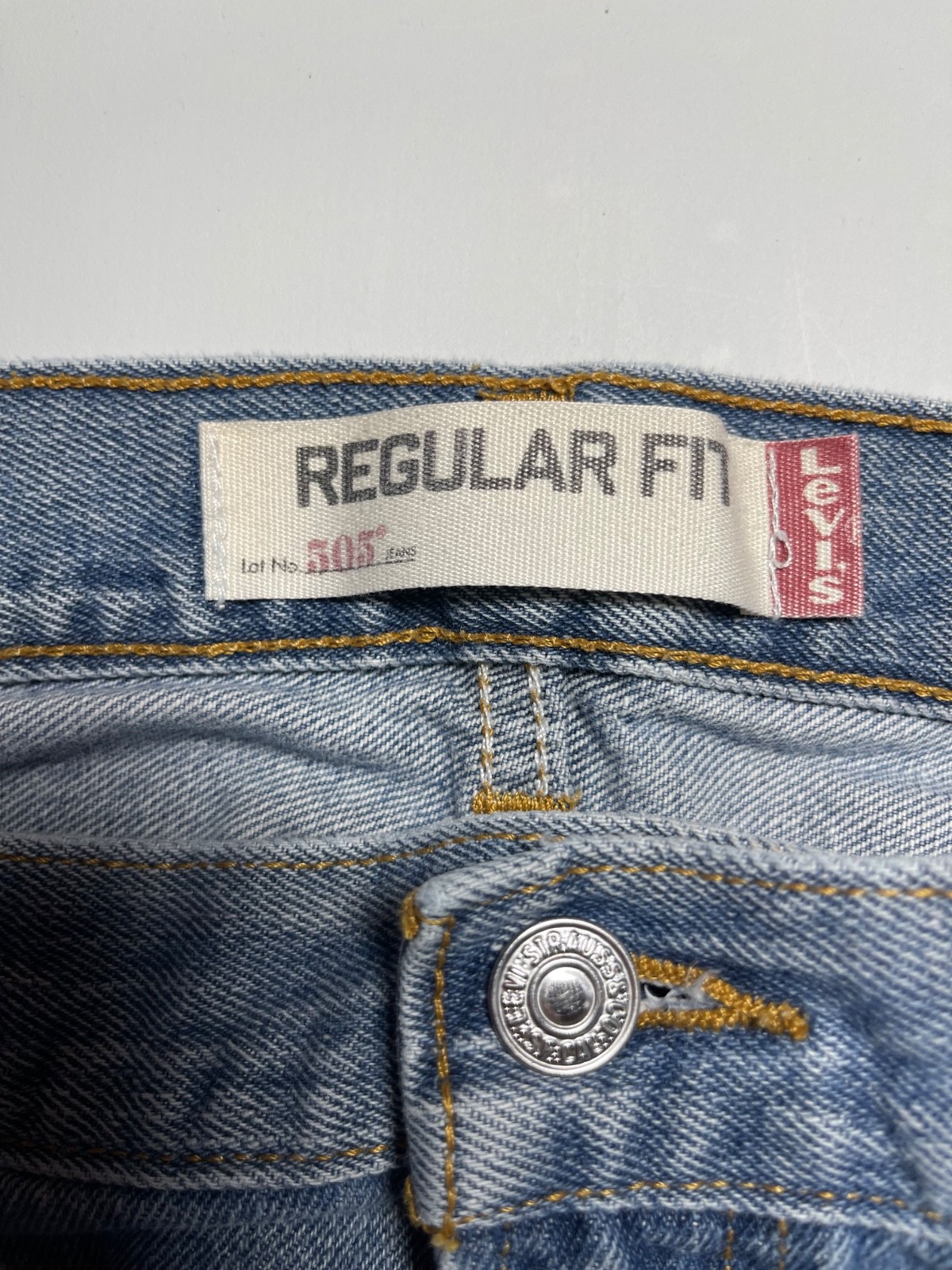 39×30 Vintage Levi’s 505 straight leg denim jeans light wash