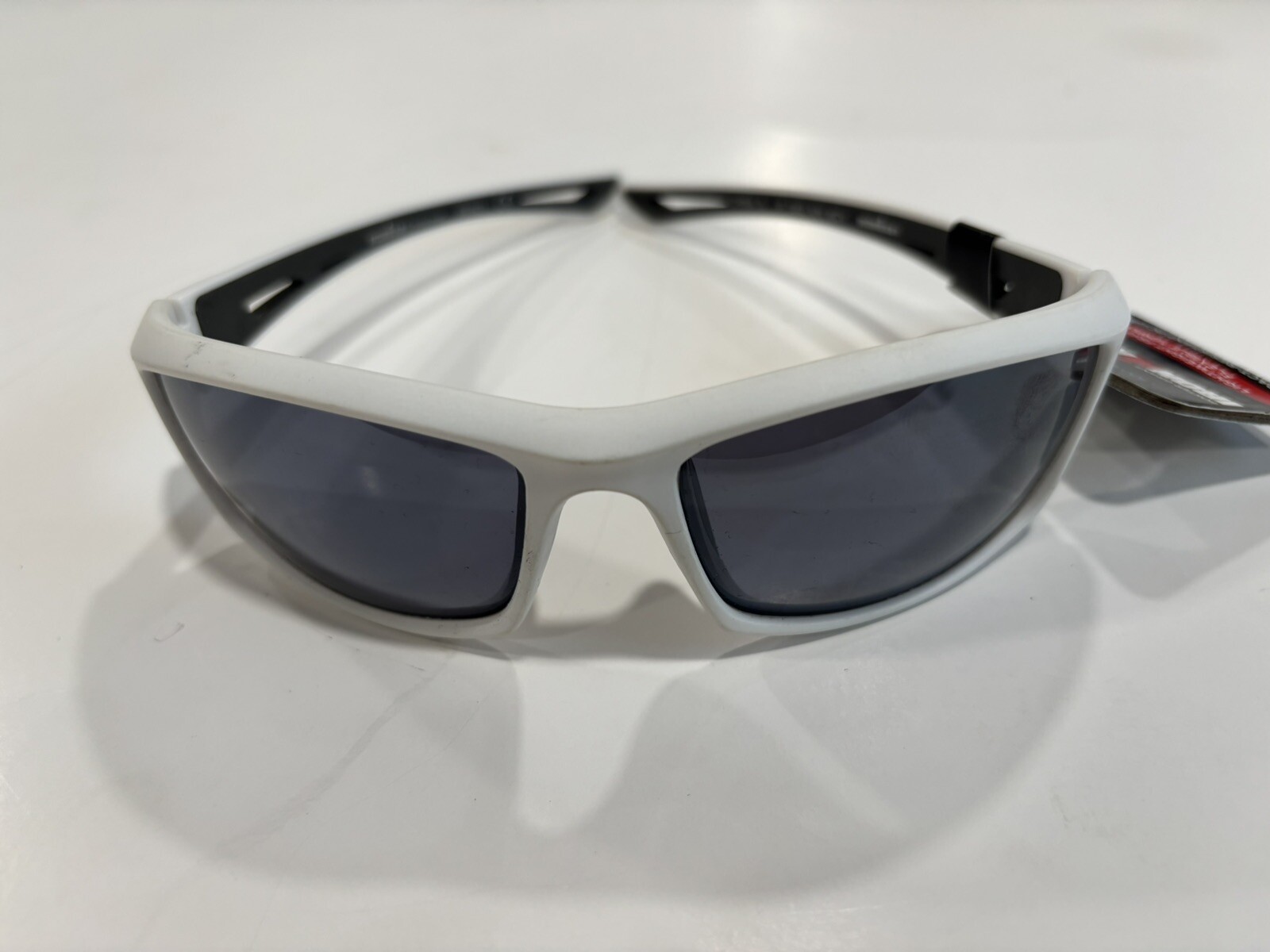 Foster Grant Sunglasses IF 1902 White New! w/Free Pouch