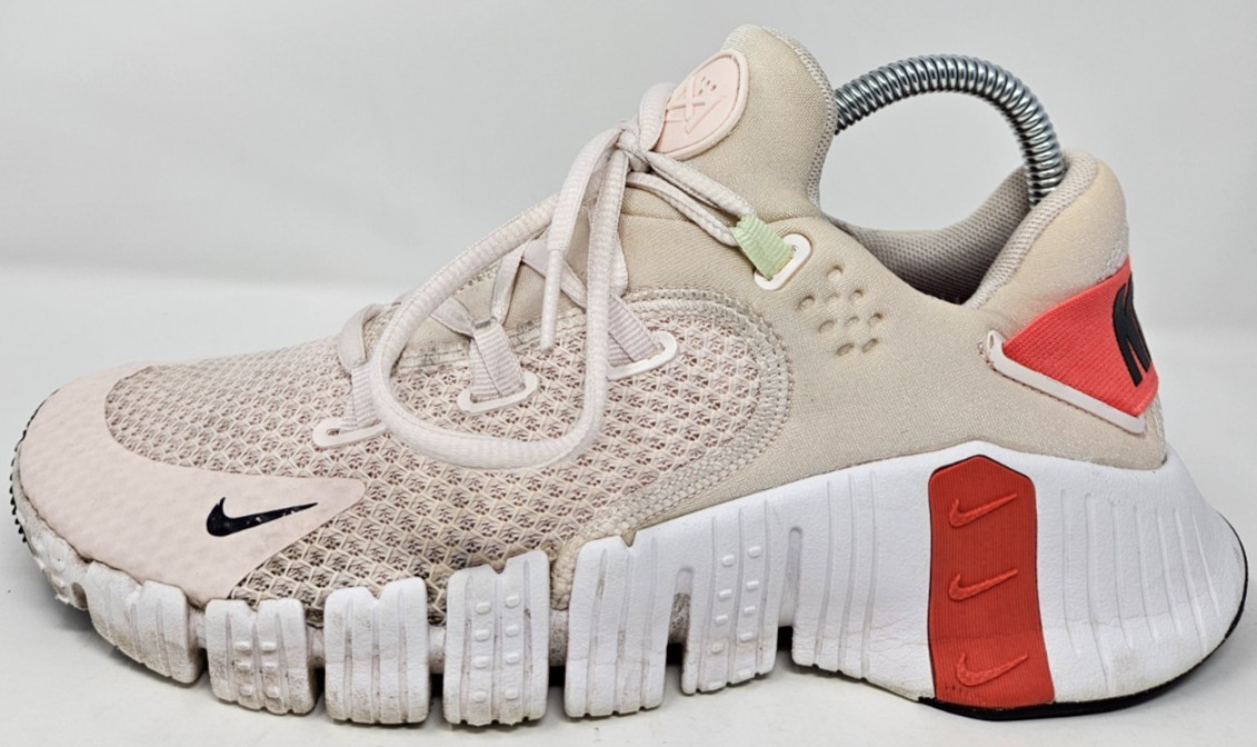 Nike Free Metcon 4 Beige Orange Athletic Shoes Sneakers Women’s Sz 8 CZ0596-658