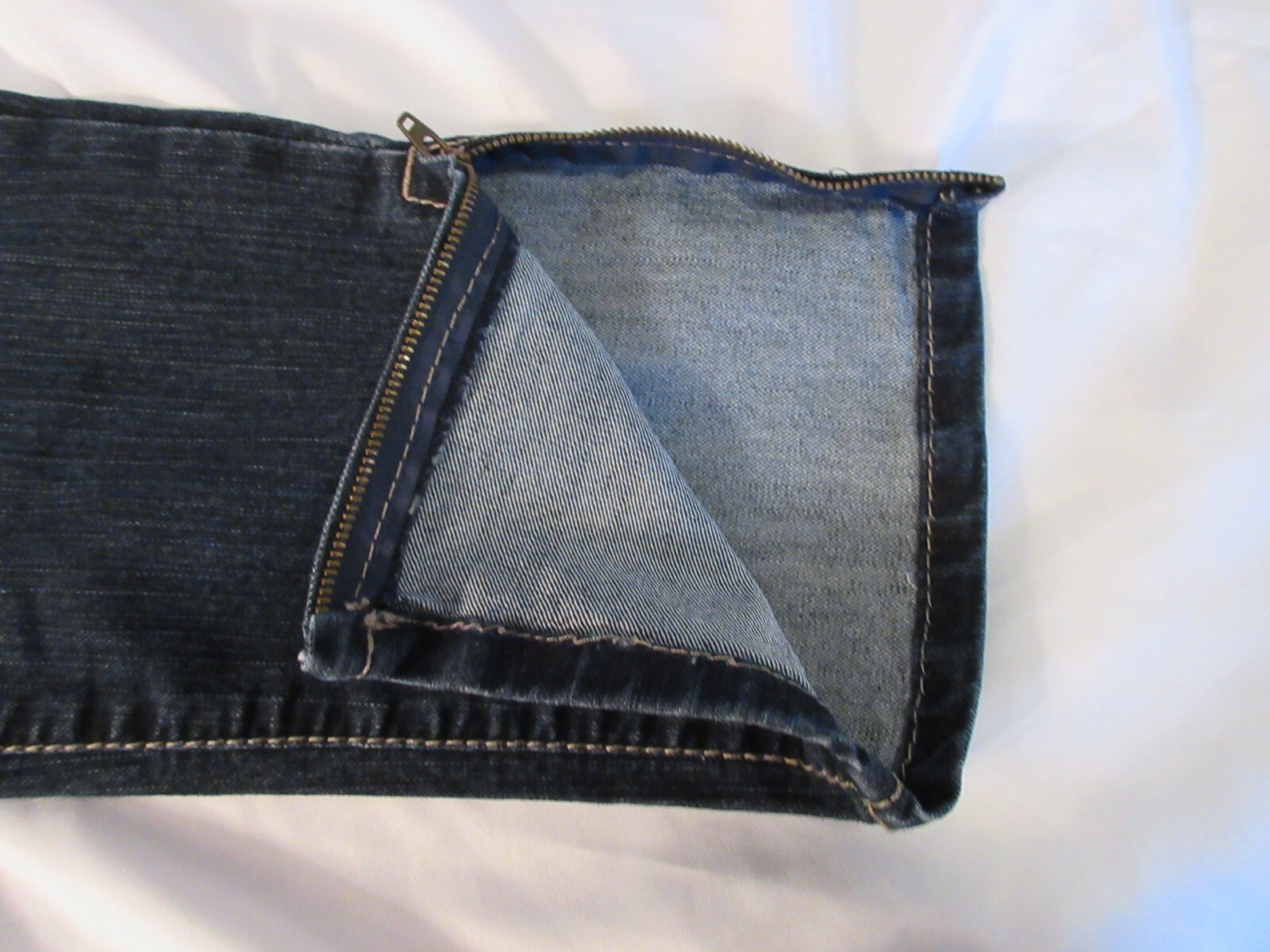 Nine West Date Night Capri Jeans Size 12 Ankle Zip Mid Rise W-33 R-10 L-23 1/2