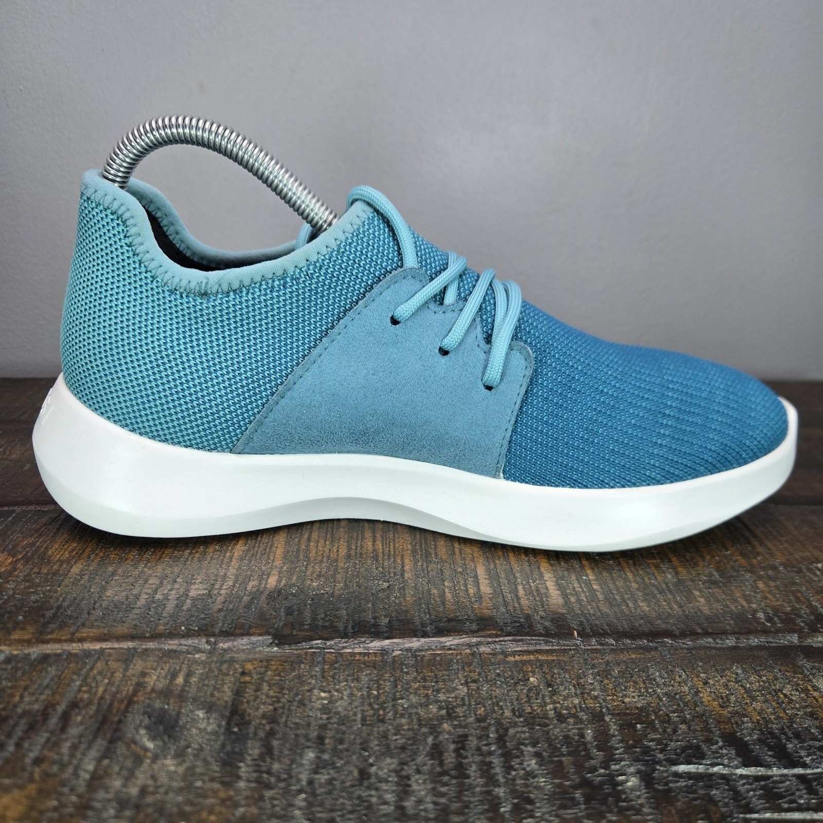 Vessi Everyday Classic Womens Size 7 Waterproof Shoes Sneakers World Water Day