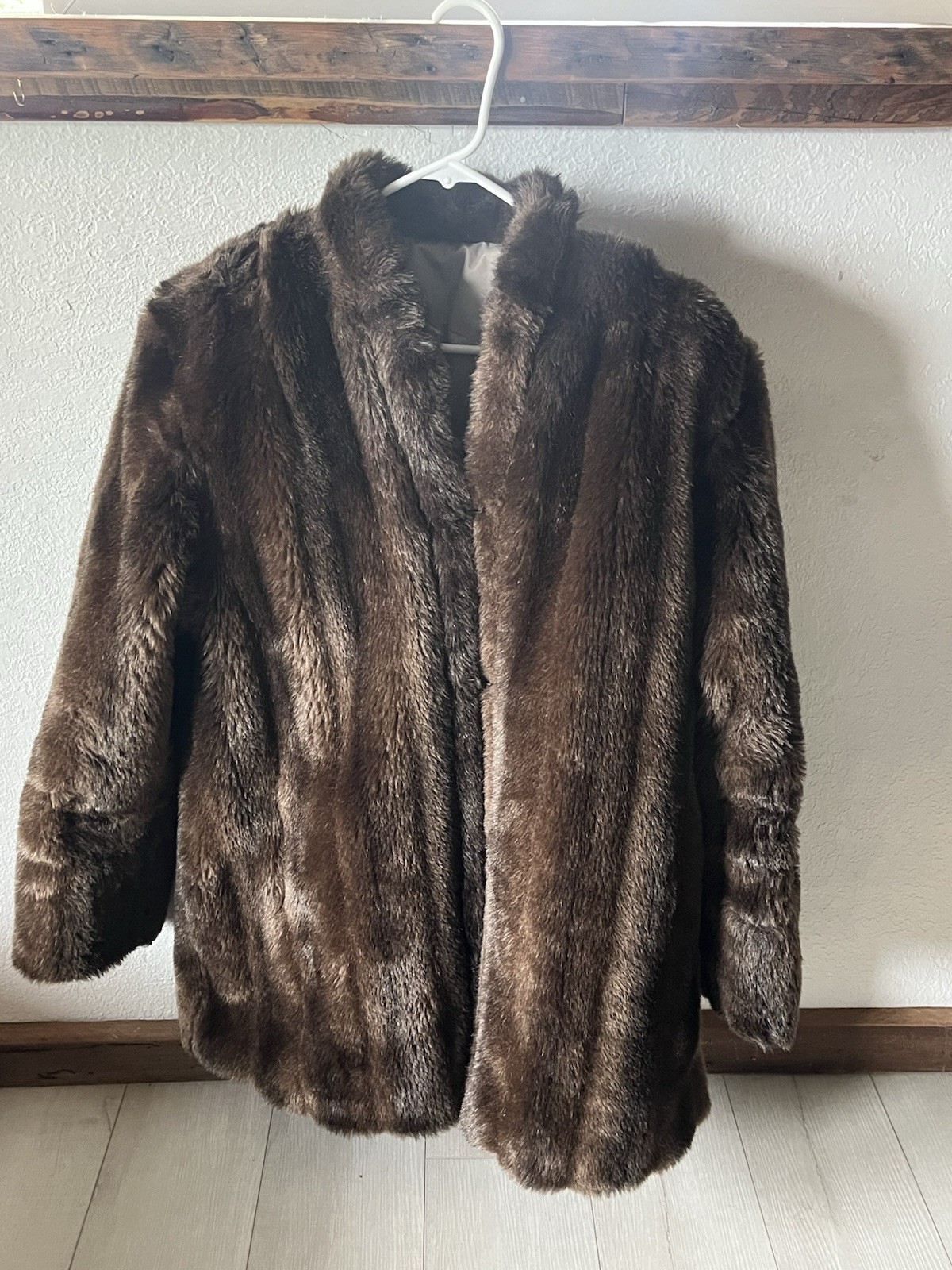 Women’s Brown Short Jacket XL Regular Fit Hook & Eye Collared Lined Long Sleeve.