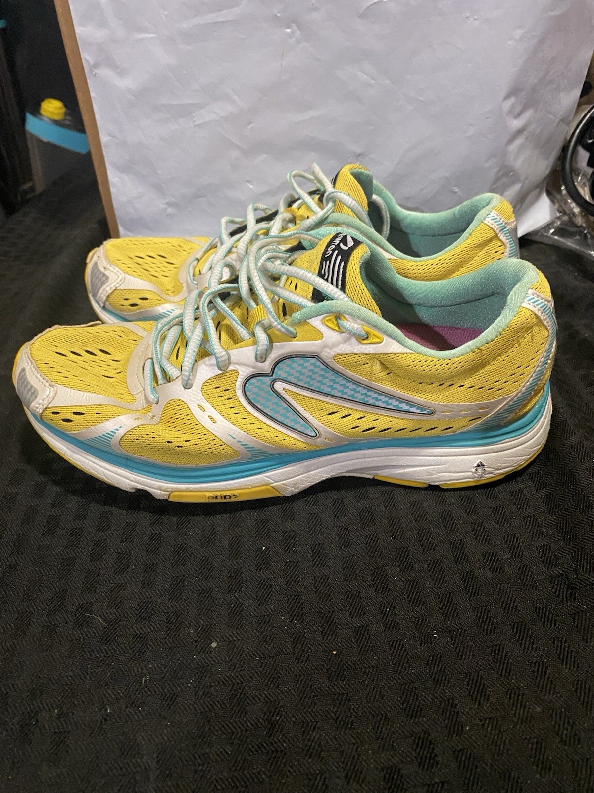Newton Kismet 8 Womens Size 8.5 Running Shoes W011815 Yellow Green