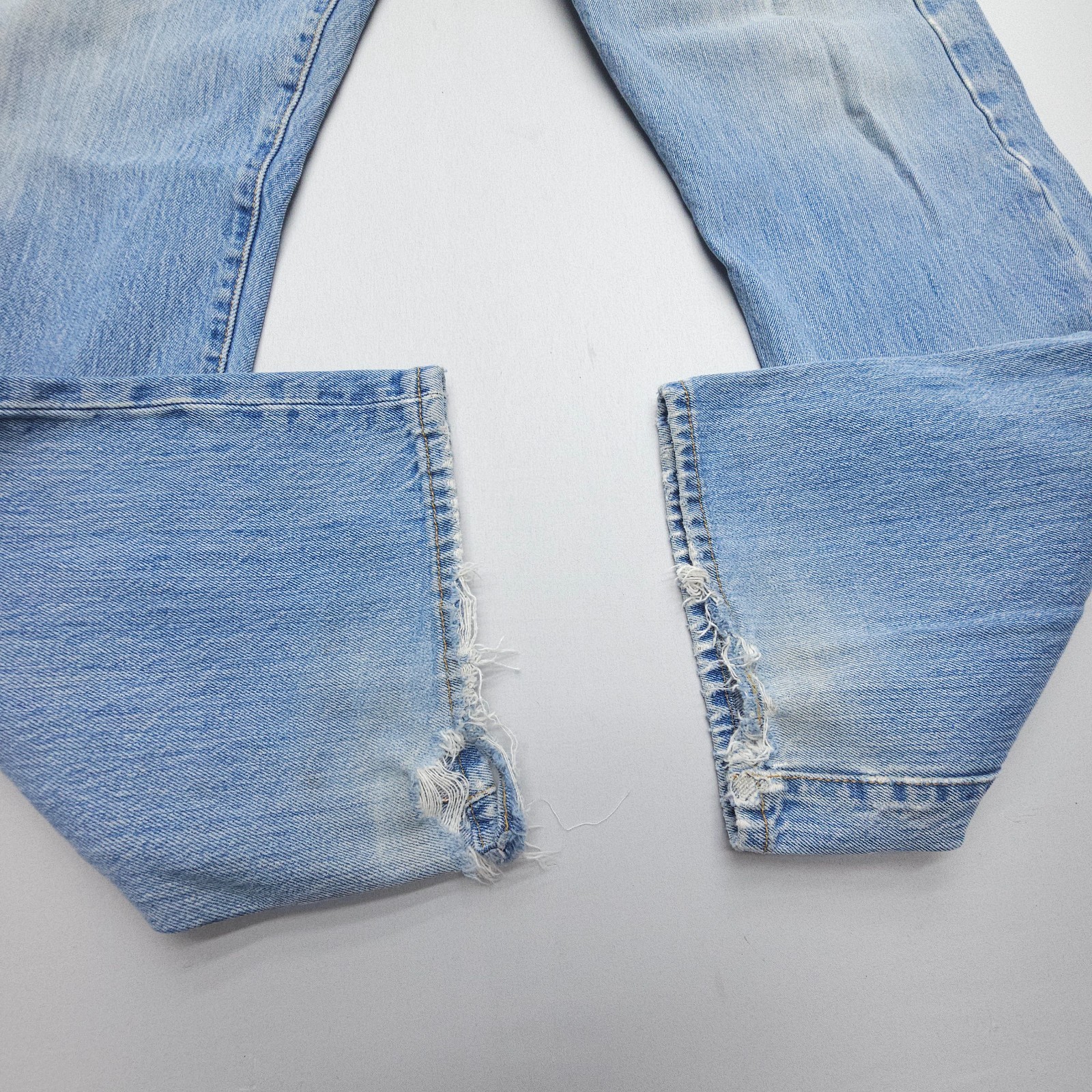 Y2K Levi’s 501 Straight Button Fly Jeans Mens 38 x 34 Light Wash 2000’s Denim