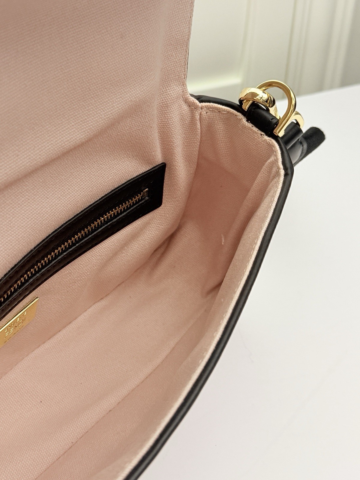 ⭐FENDI | Rosa Quarzo PINK | FF Logo | Shoulder/Handbag Baguette