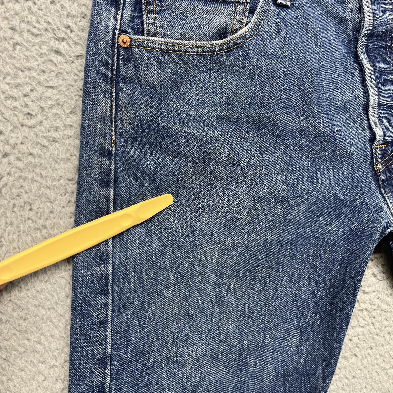 Levis 501 Jeans Mens 32×30 Blue Medium Wash Straight Leg Button Fly Denim