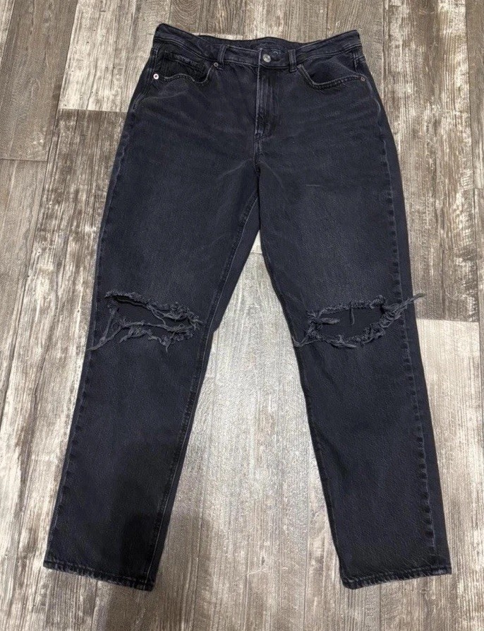 American Eagle Women’s Black Wash High Rise Mom Jeans Distressed Strigid