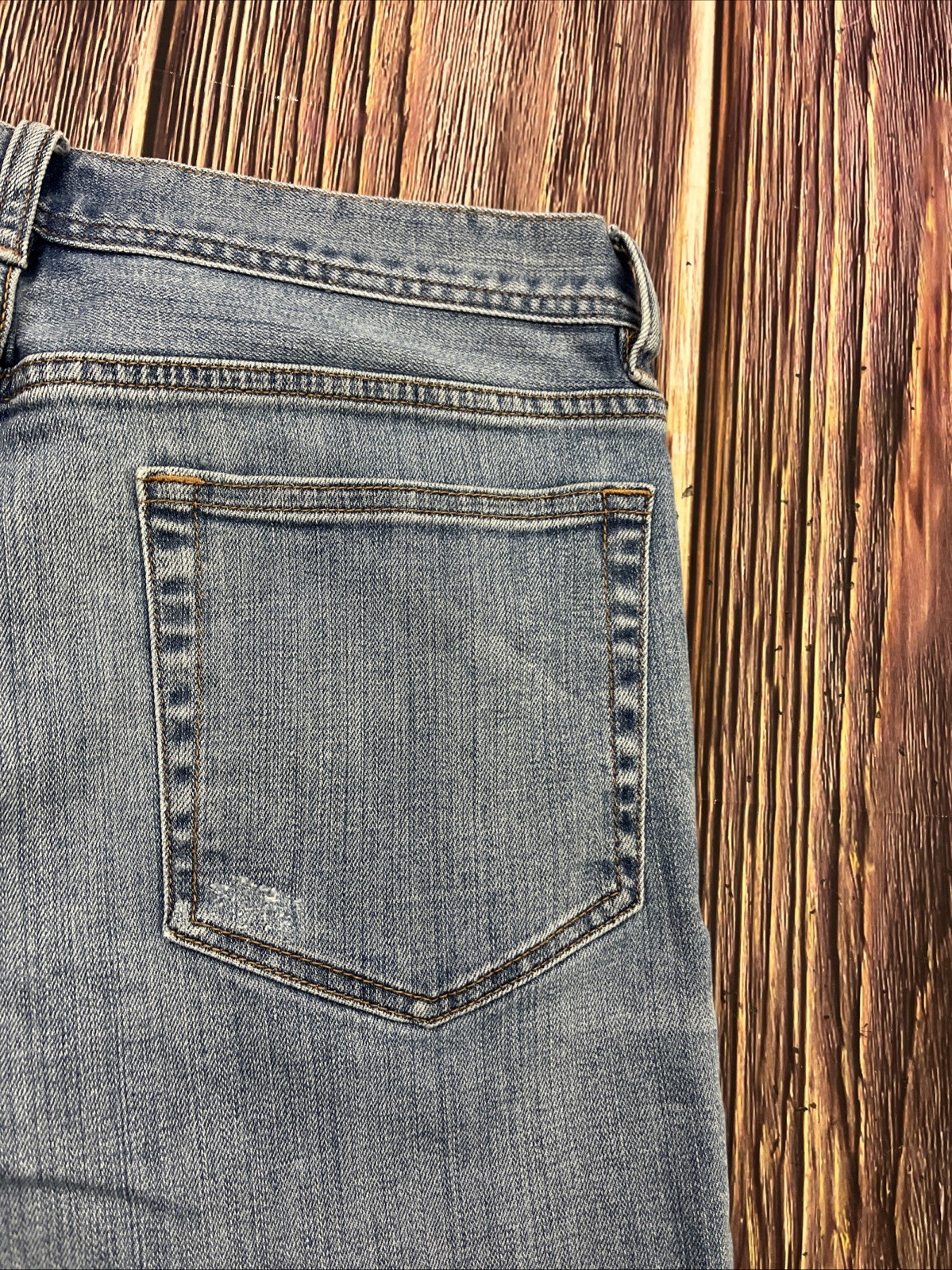 J Crew Jeans The Sutton Straight Leg Mens Size 32×34 (Actual 32×33) Light Wash