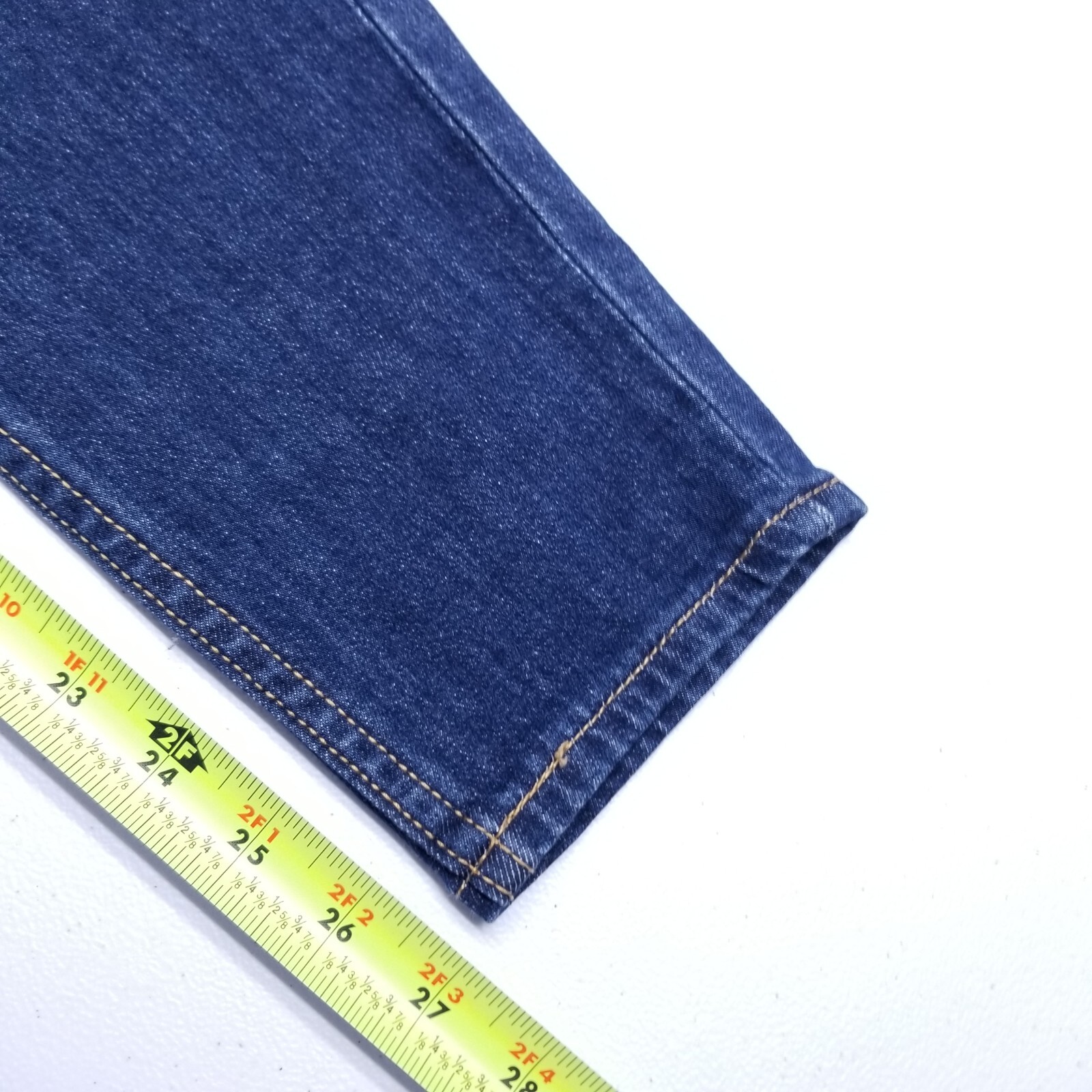Levi’s Big E Mom Jean Women’s Denim Blue Jeans Size 26 (Measures 27×27) Hi Rise