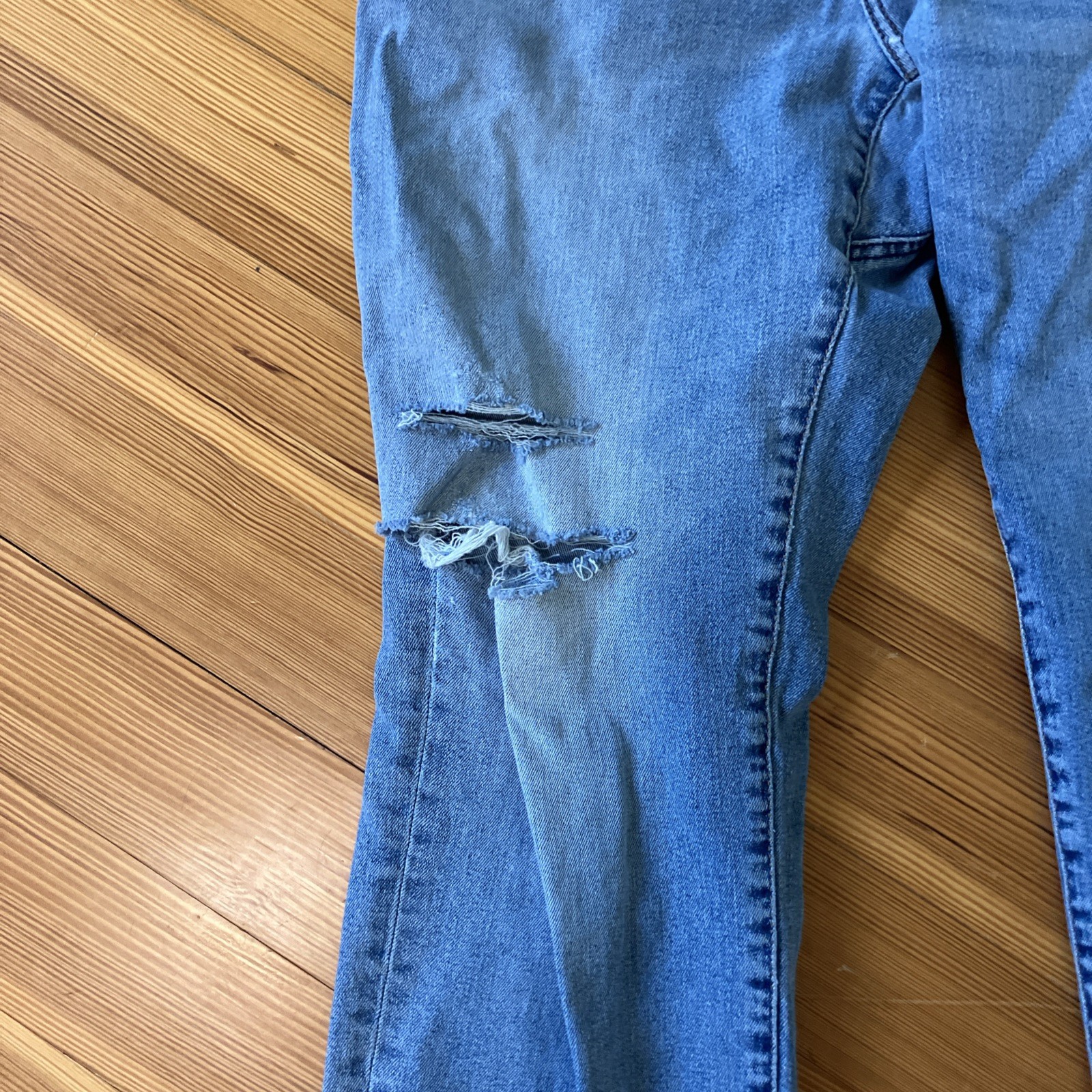Men’s Lee Extreme Motion Straight Leg Jeans- 36 x 29 Worn and Weathered