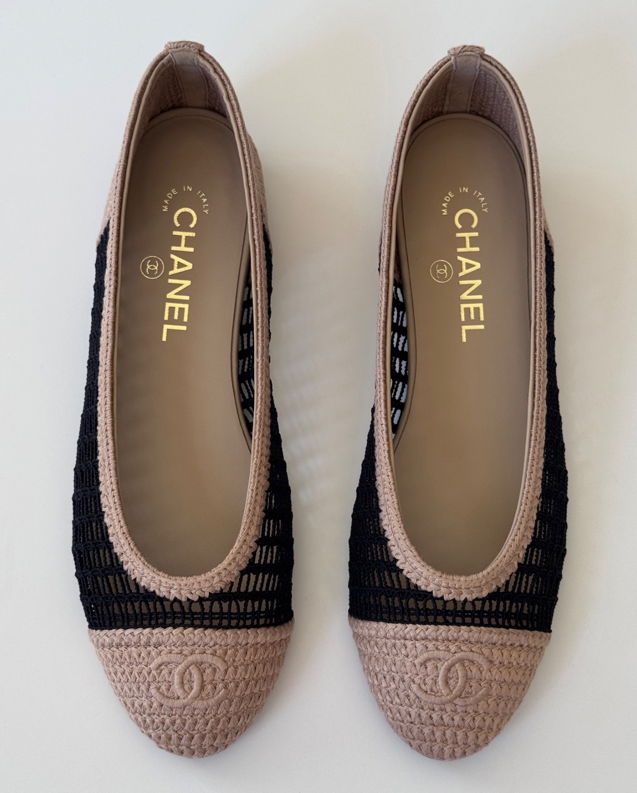 NEW 25P CHANEL BEIGE BLACK RAFFIA BALLET FLATS 39.5