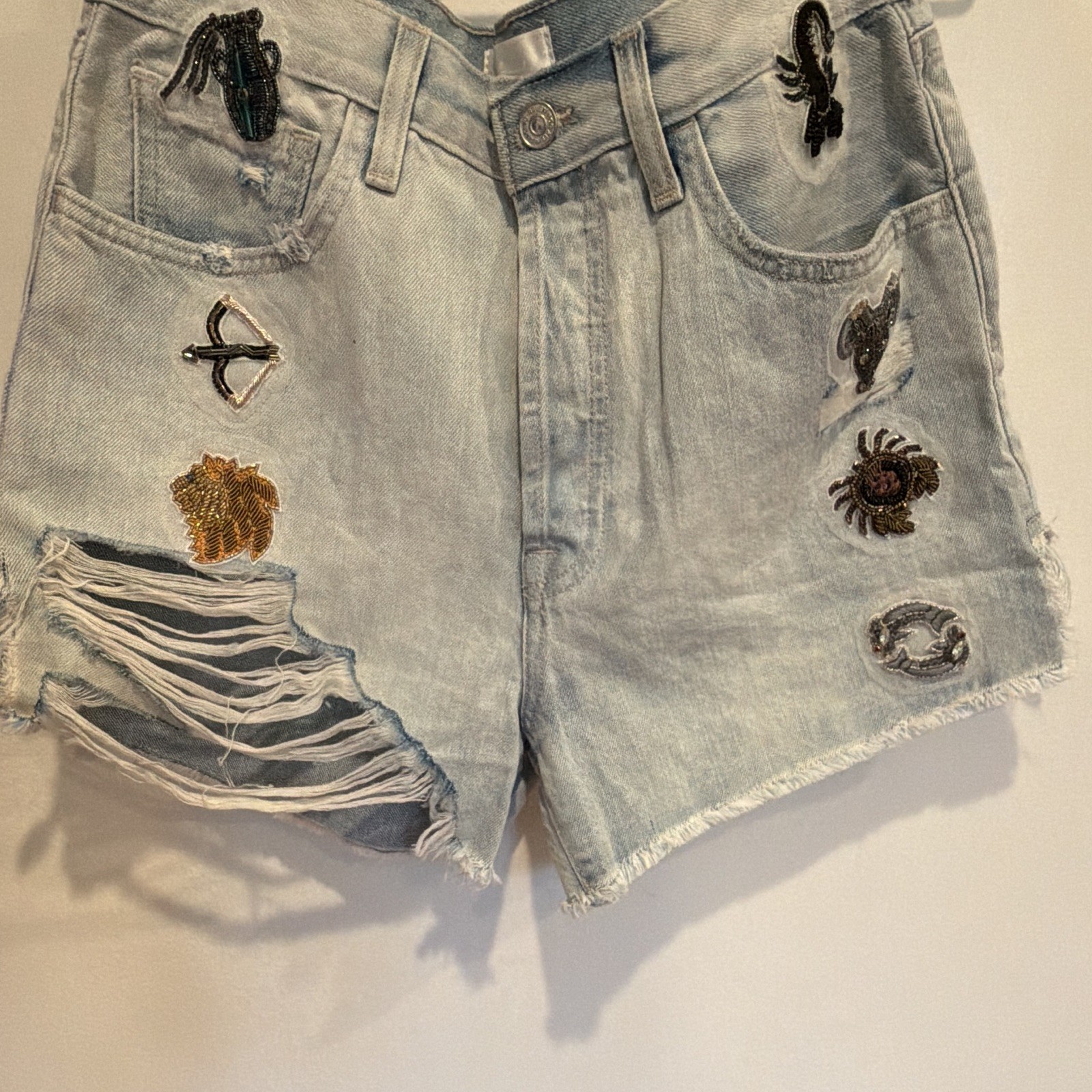 MANKIND Women’s Light Wash Denim High Rise Cut Off Shorts 28 Embroidered