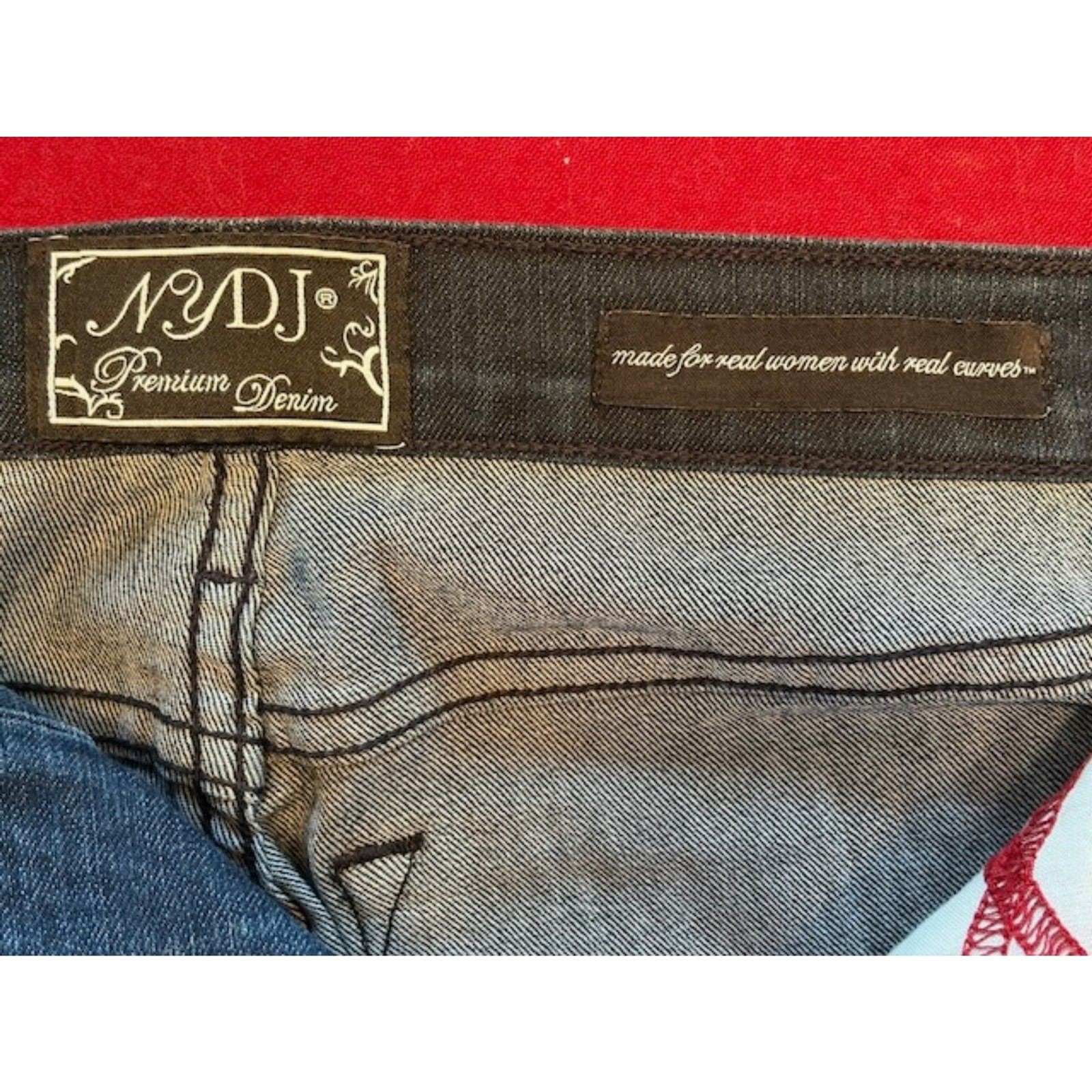 NYDJ Rhinestone Pocket Straight Leg Jeans Women’s Size 4 Dark Wash Stretch Denim