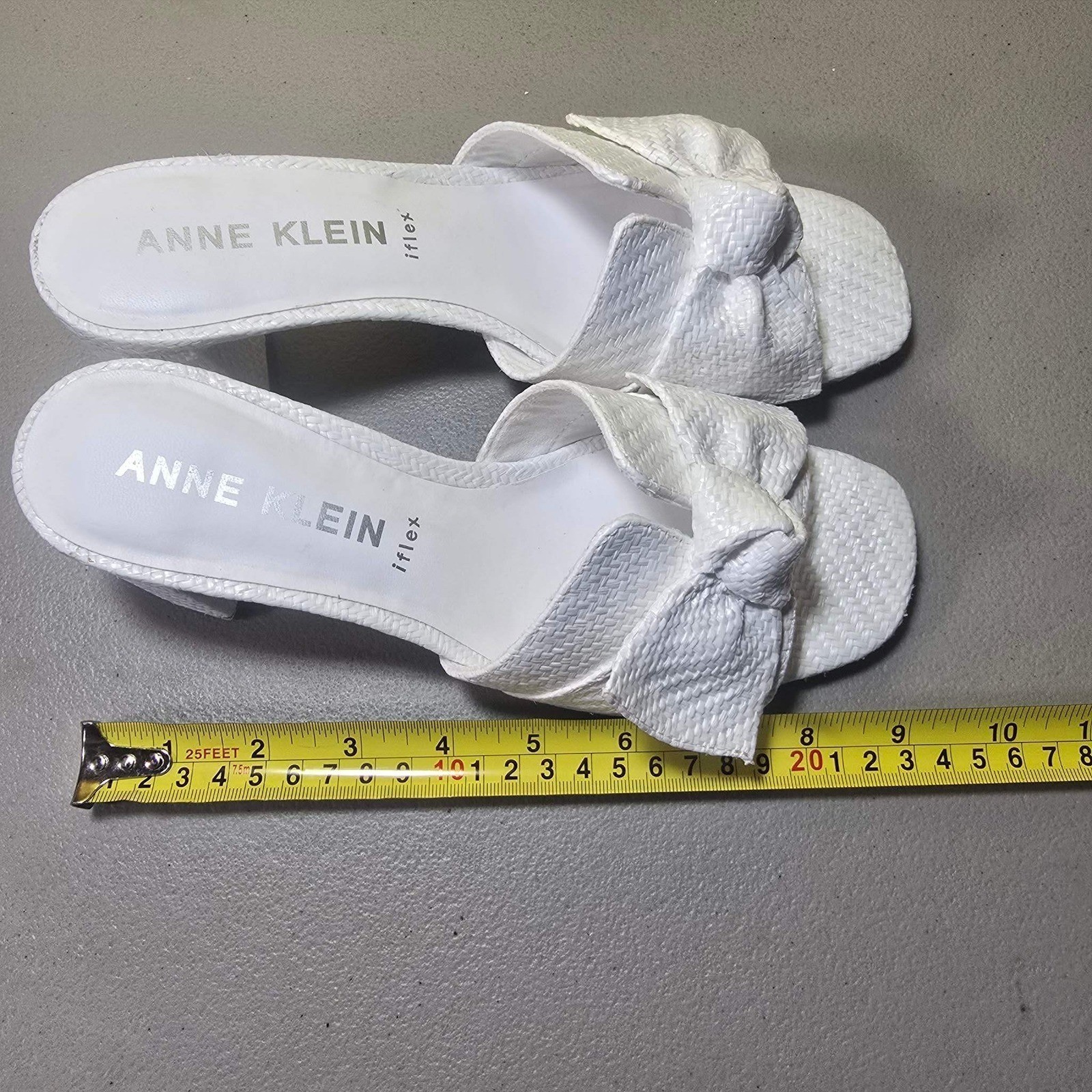 Anne Klein Kismet White Raffia Bow Block Heel Sandals Womens 7.5 M iFlex Mules
