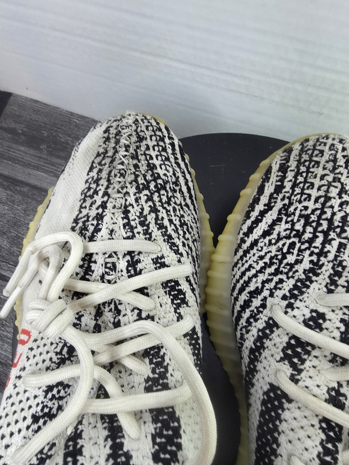 Size 10.5 – adidas Yeezy Boost 350 V2 Low Zebra